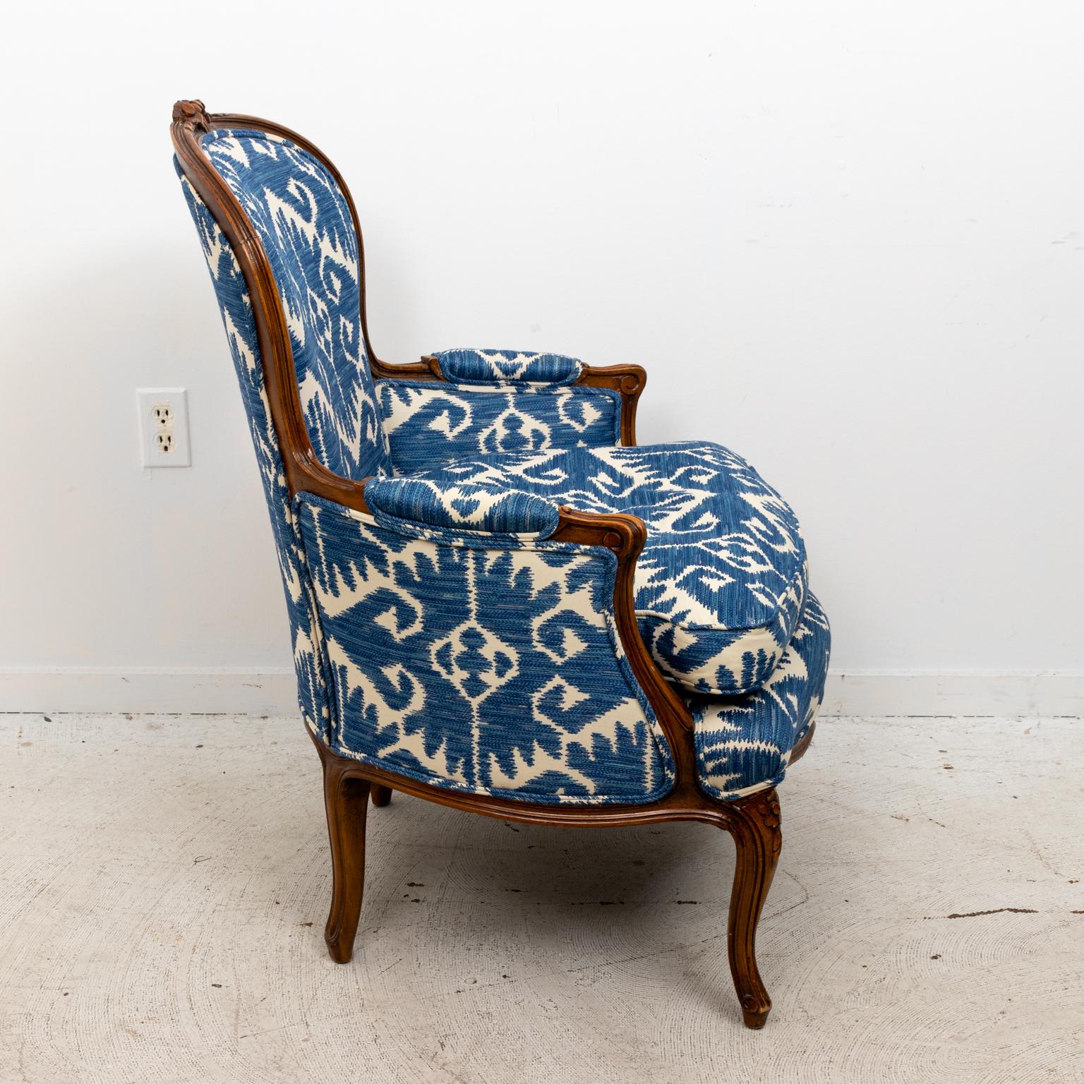 French Bergere Chair in Blue and White In Good Condition In Stamford, CT