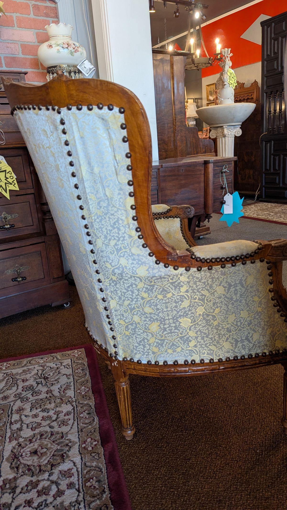 Paire de chaises bergères françaises en vente 4