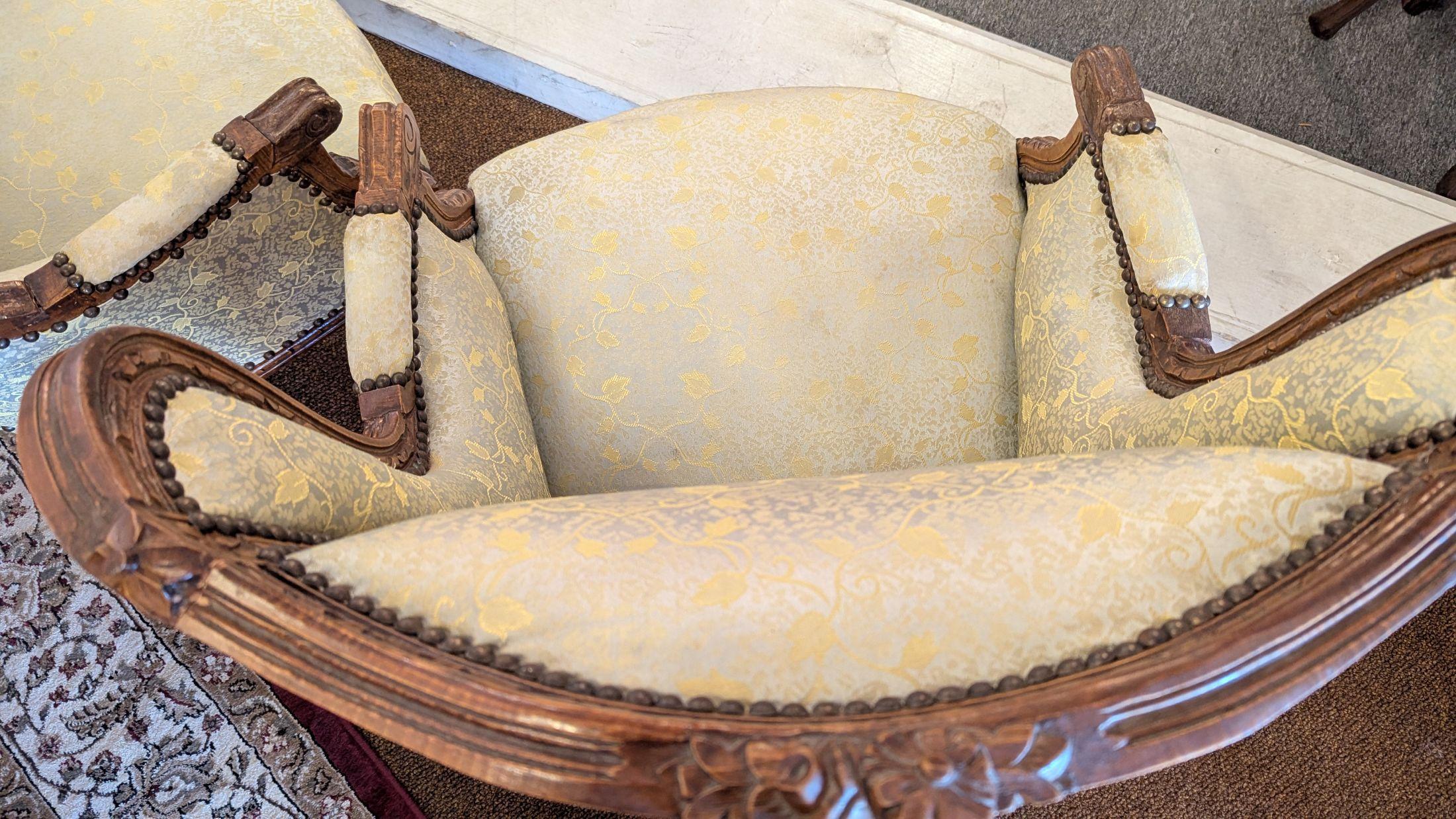 Paire de chaises bergères françaises en vente 5