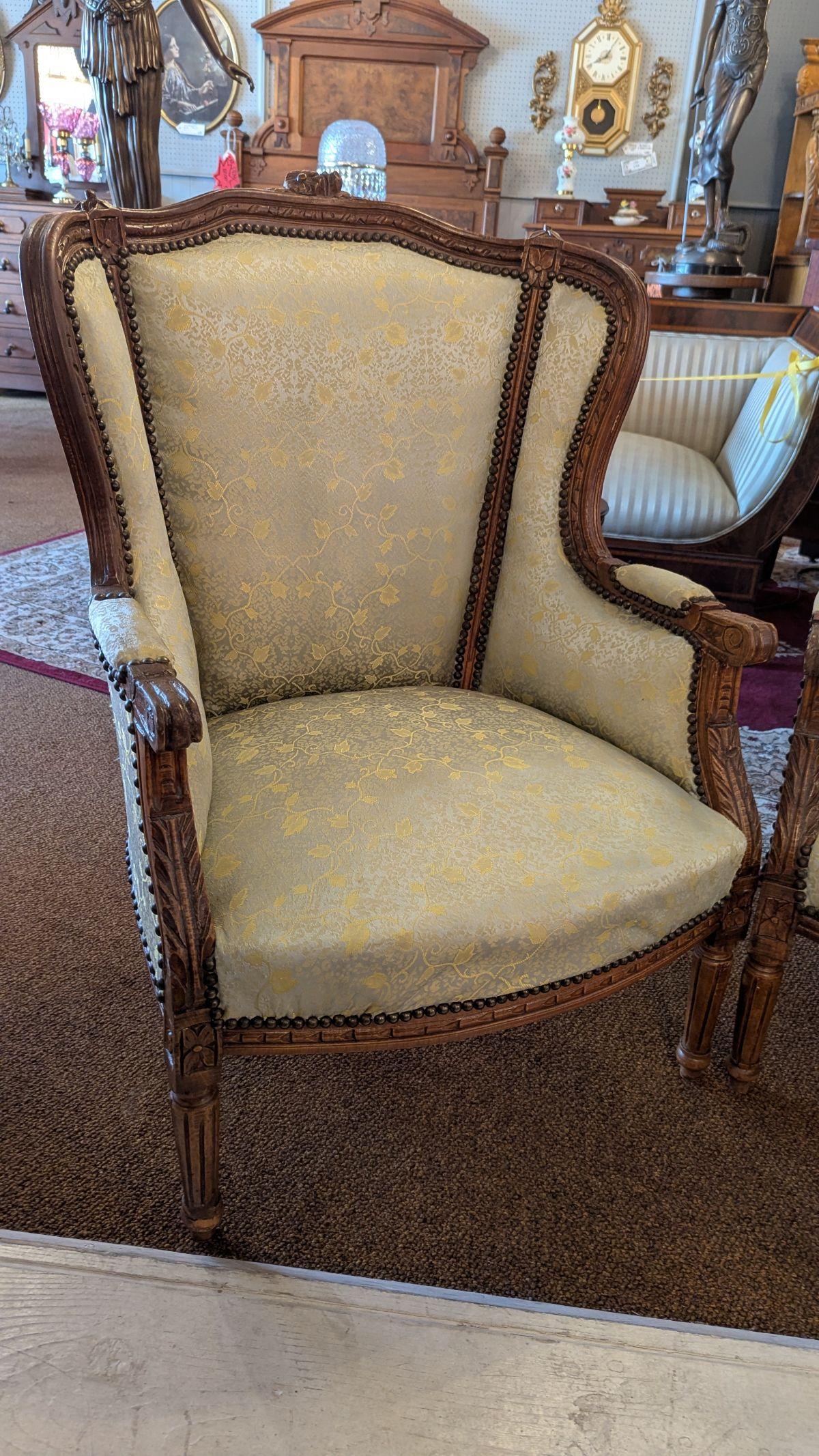 Paire de chaises bergères françaises en vente 6