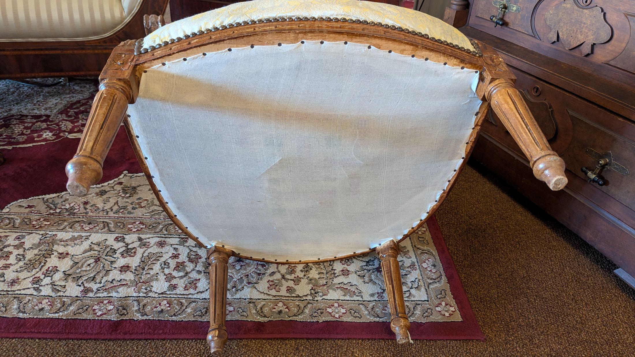 Paire de chaises bergères françaises en vente 7