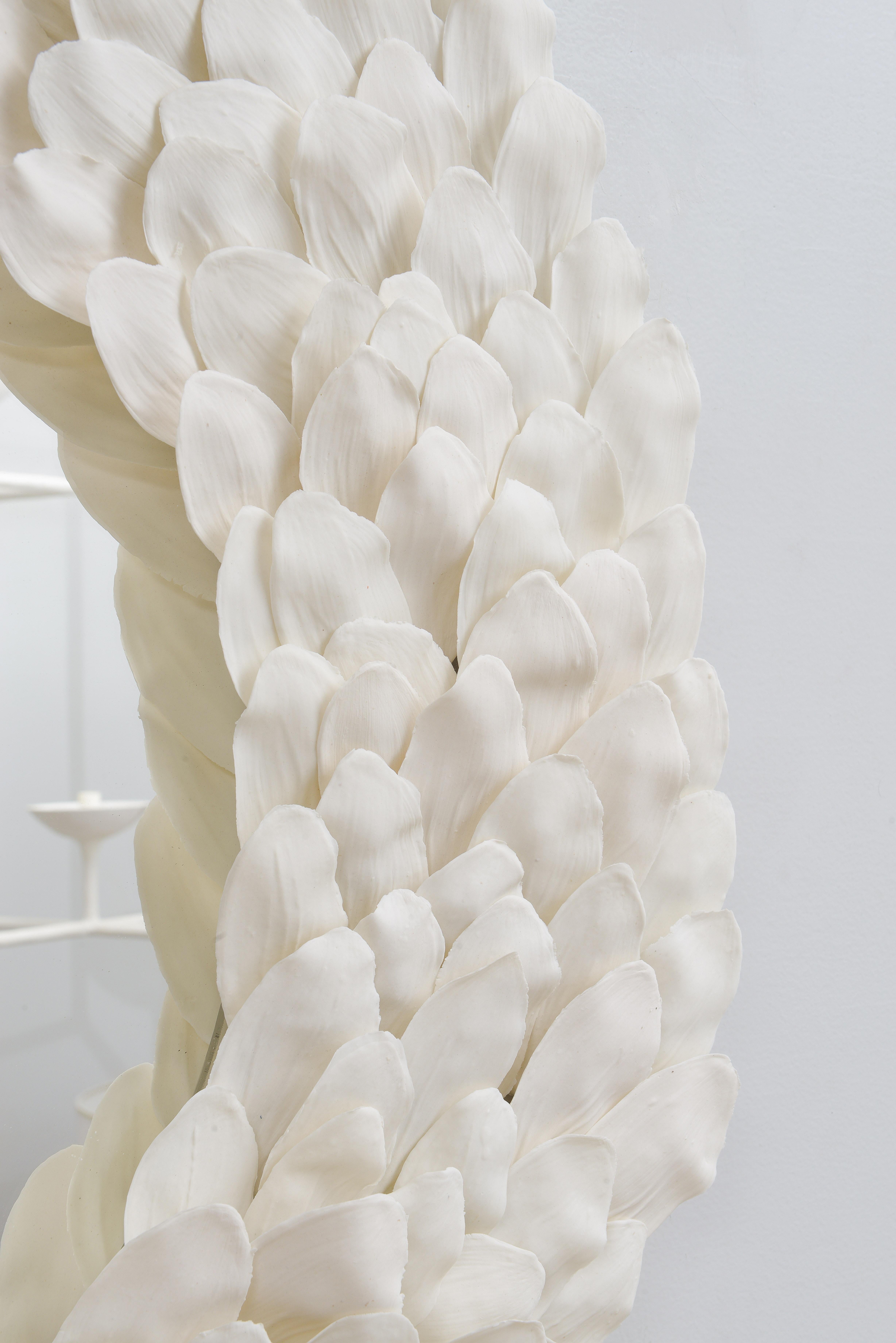 Specchio francese a petali in ceramica fatto a mano su misura In condizioni Nuovo in vendita a New York, NY