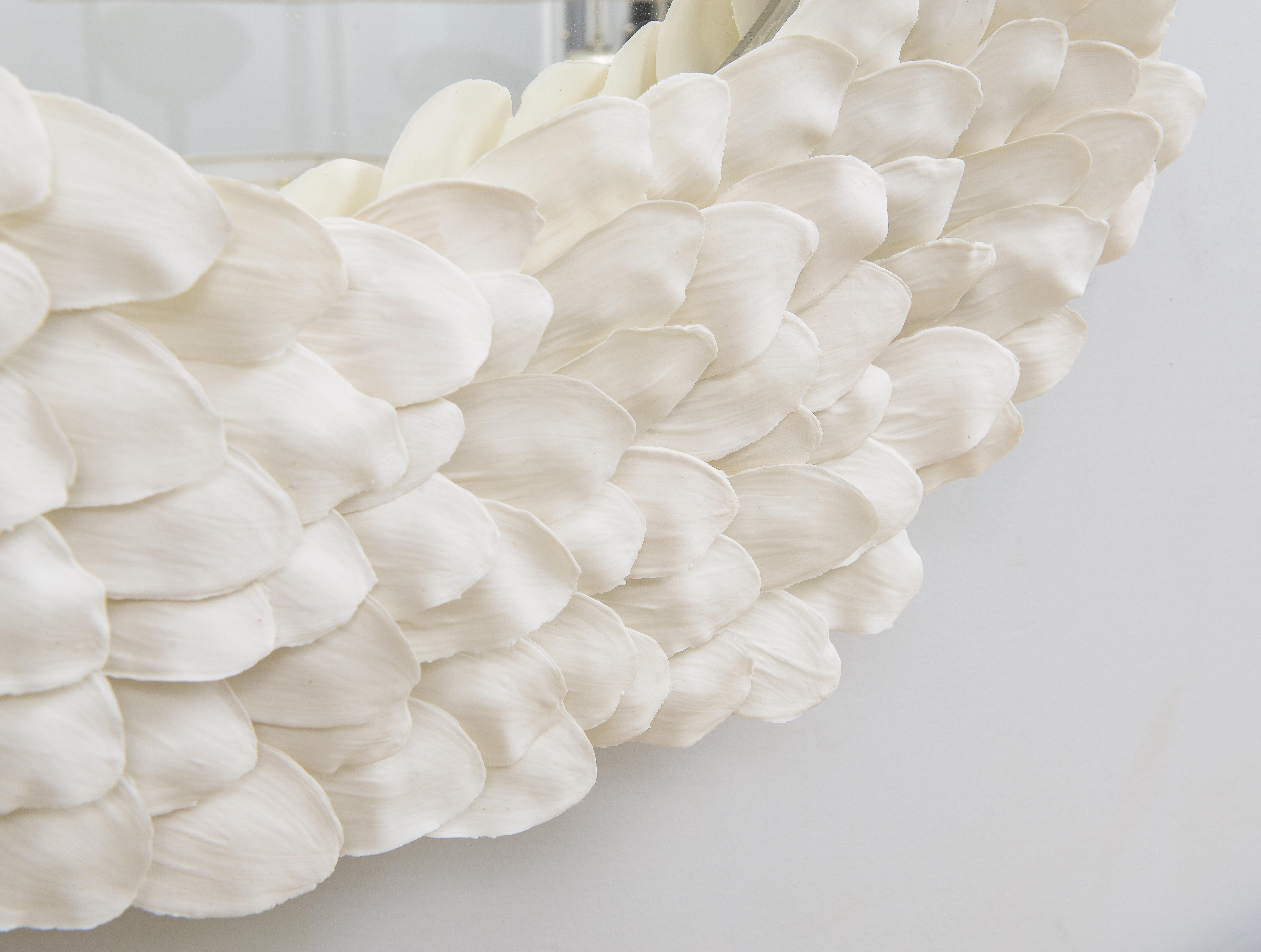 XXI secolo e contemporaneo Specchio francese a petali in ceramica fatto a mano su misura in vendita