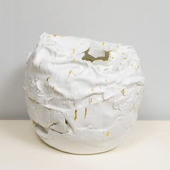 Vaso scultoreo francese su misura con oro della ceramista Dora Stanczel