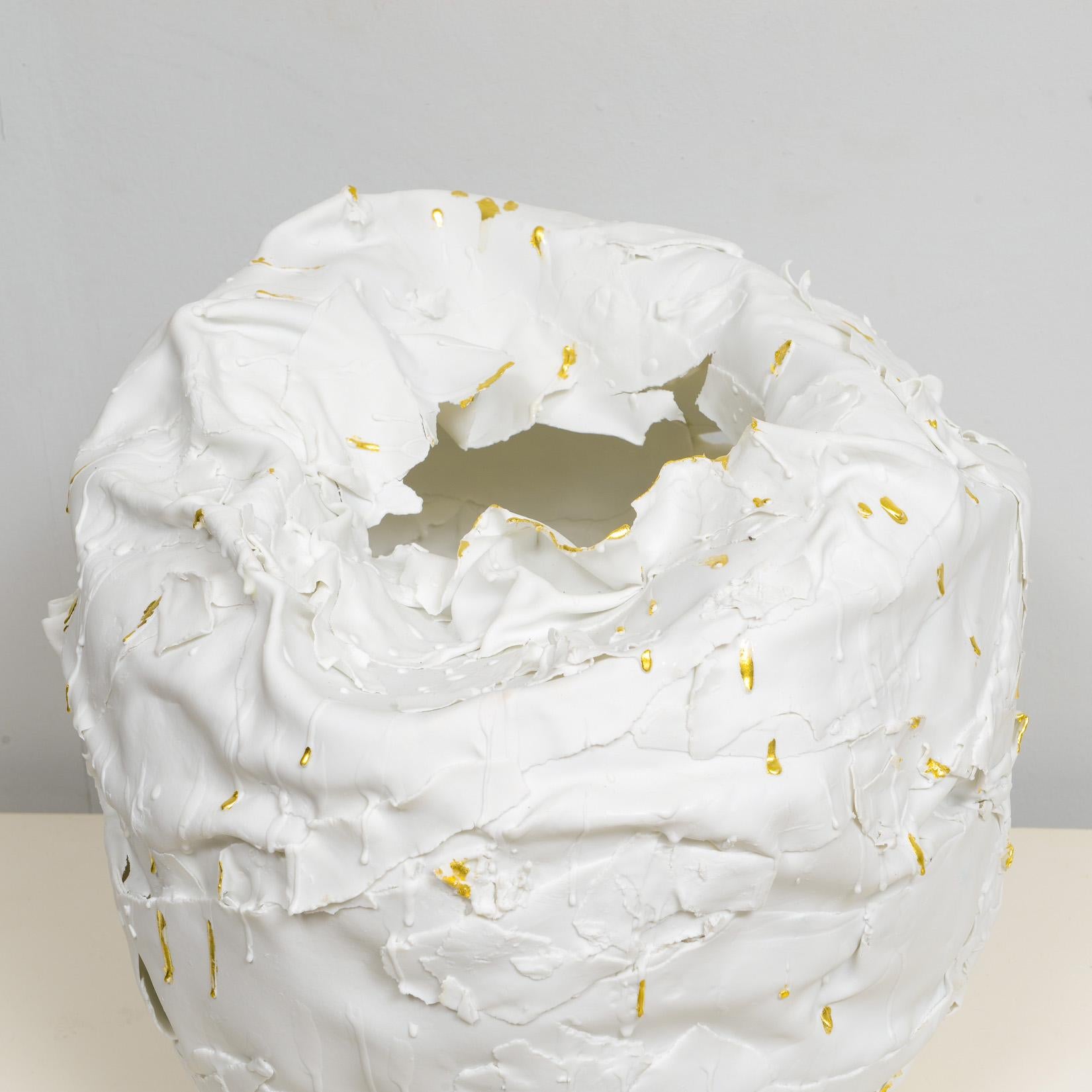 French Bespoke Sculptural Vase with Gold by Ceramicist Dora Stanczel In New Condition For Sale In New York, NY