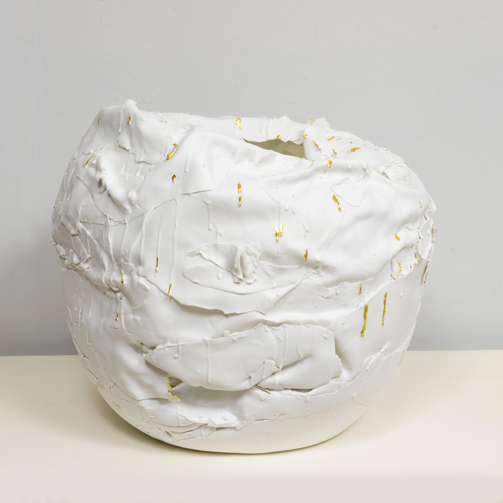 French Bespoke Sculptural Vase with Gold by Ceramicist Dora Stanczel For Sale 1