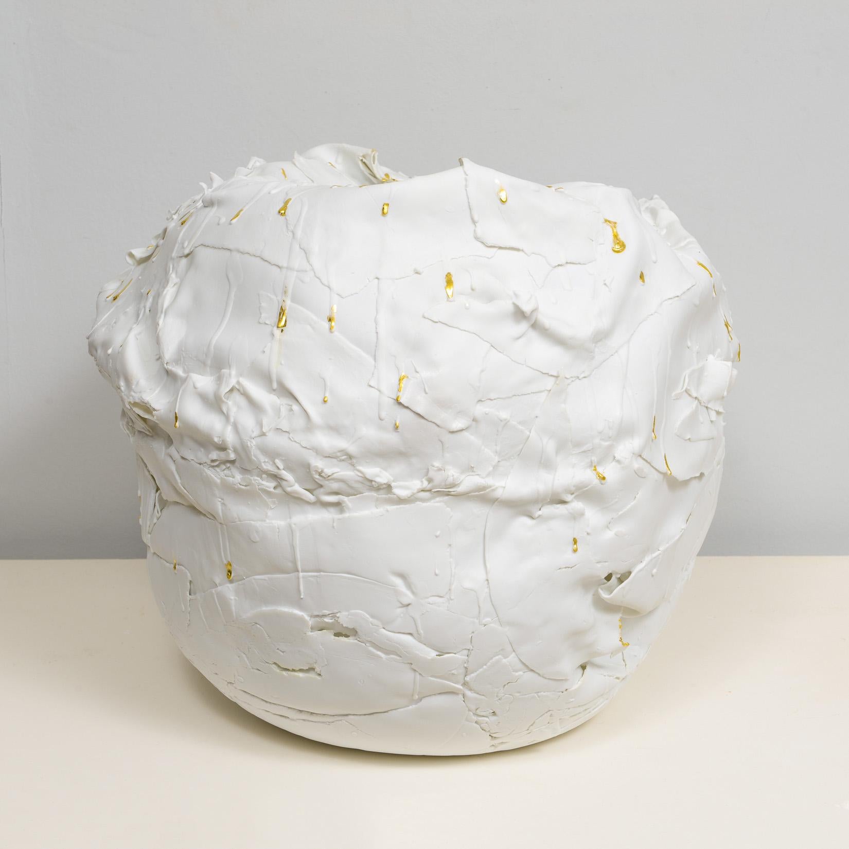 French Bespoke Sculptural Vase with Gold by Ceramicist Dora Stanczel For Sale 2