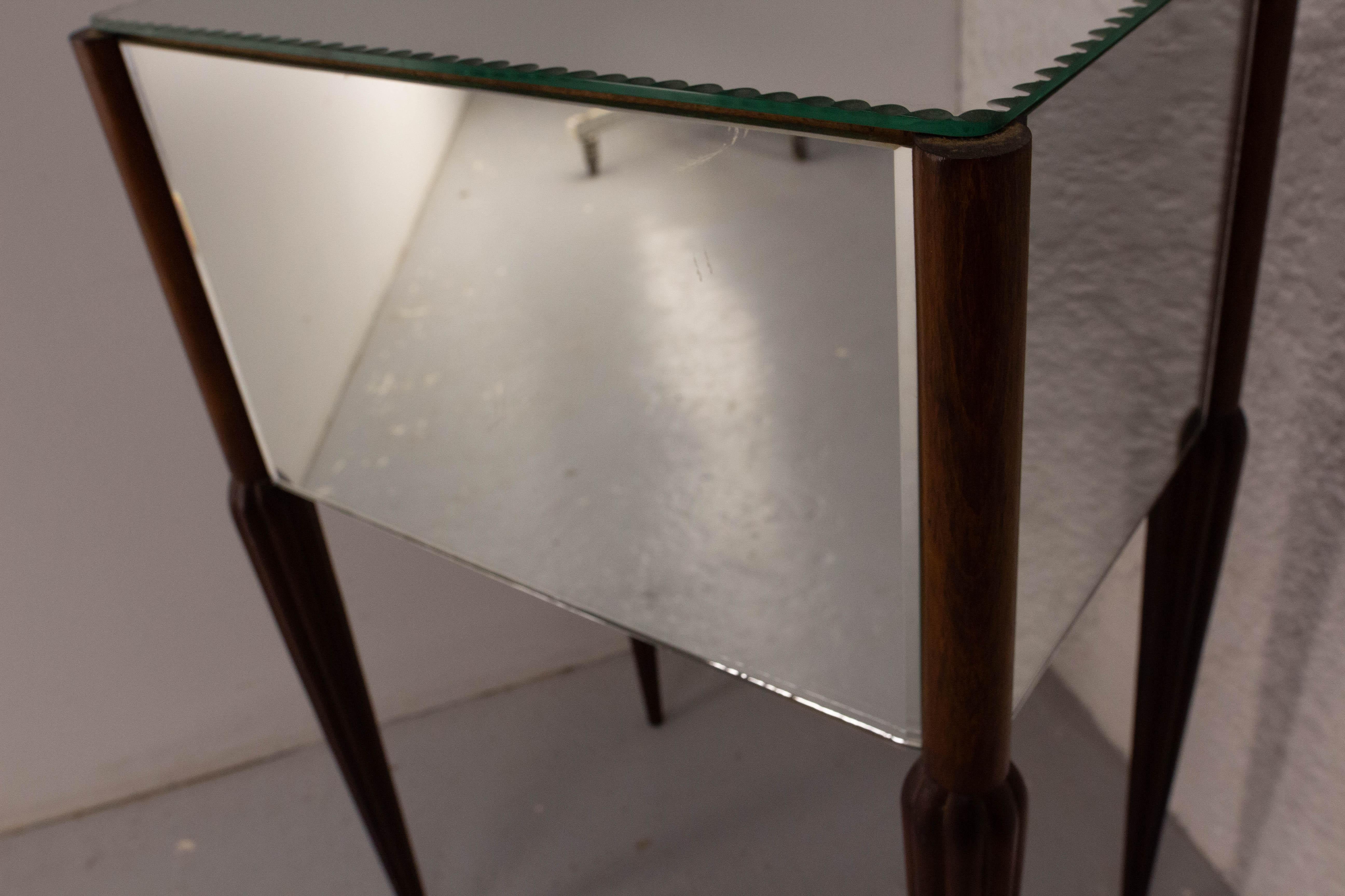 Table de chevet en hêtre et miroir biseauté 1960 en vente 3