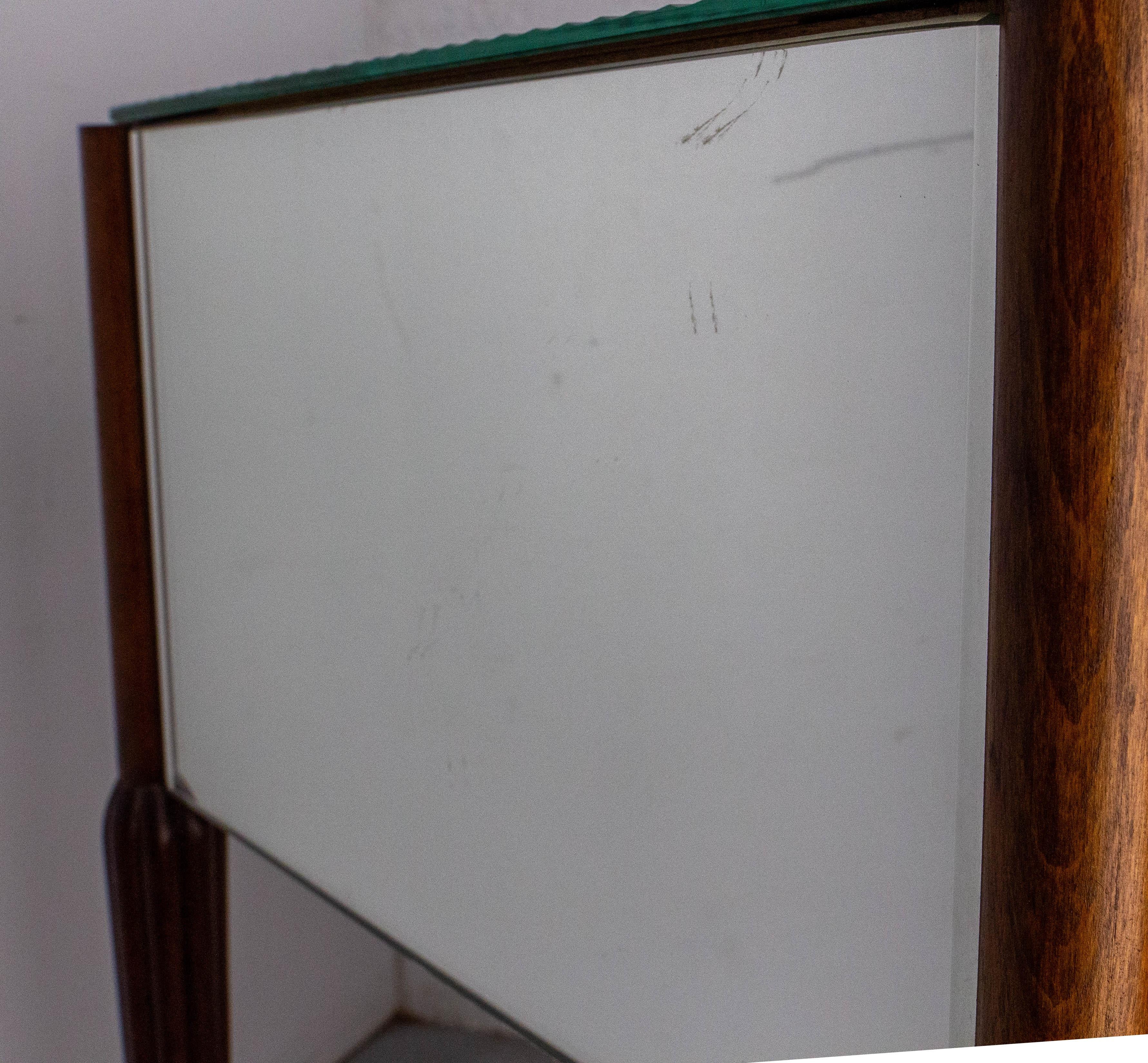 Mid-Century Modern Table de chevet en hêtre et miroir biseauté 1960 en vente