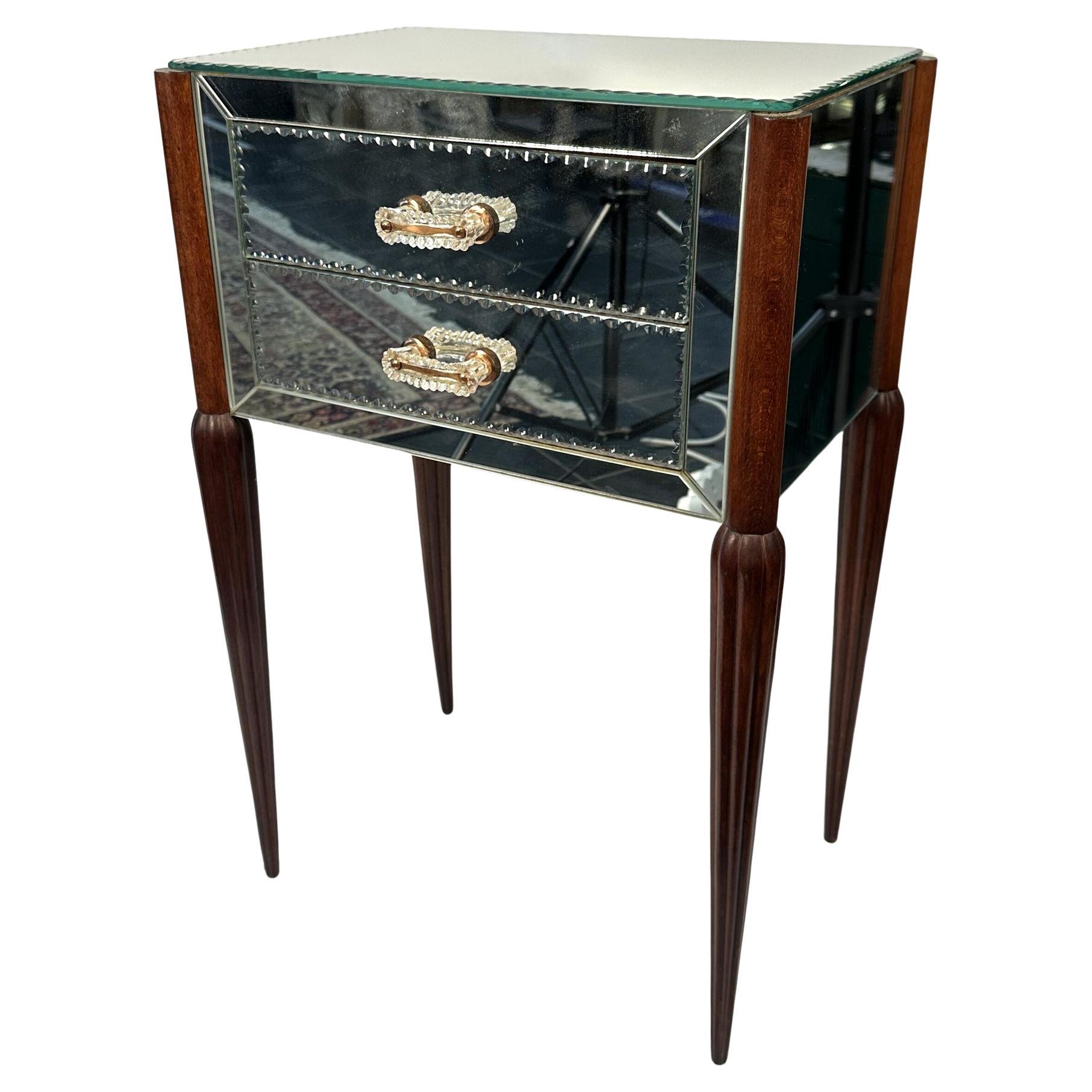 Table de chevet en hêtre et miroir biseauté 1960 en vente