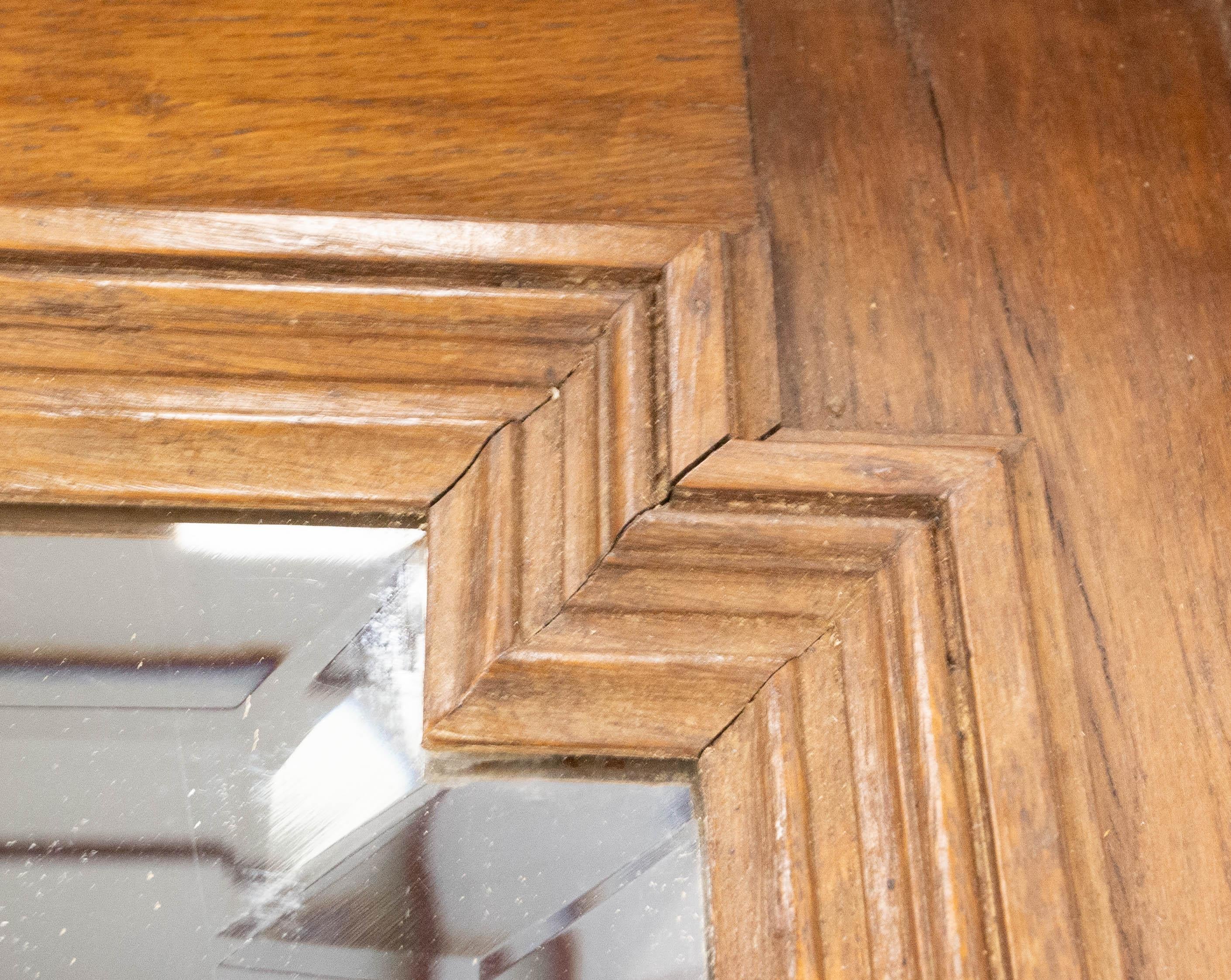 Miroir biseauté français avec cadre en chêne colonnettes, style L XVI, fin du 19ème siècle en vente 1