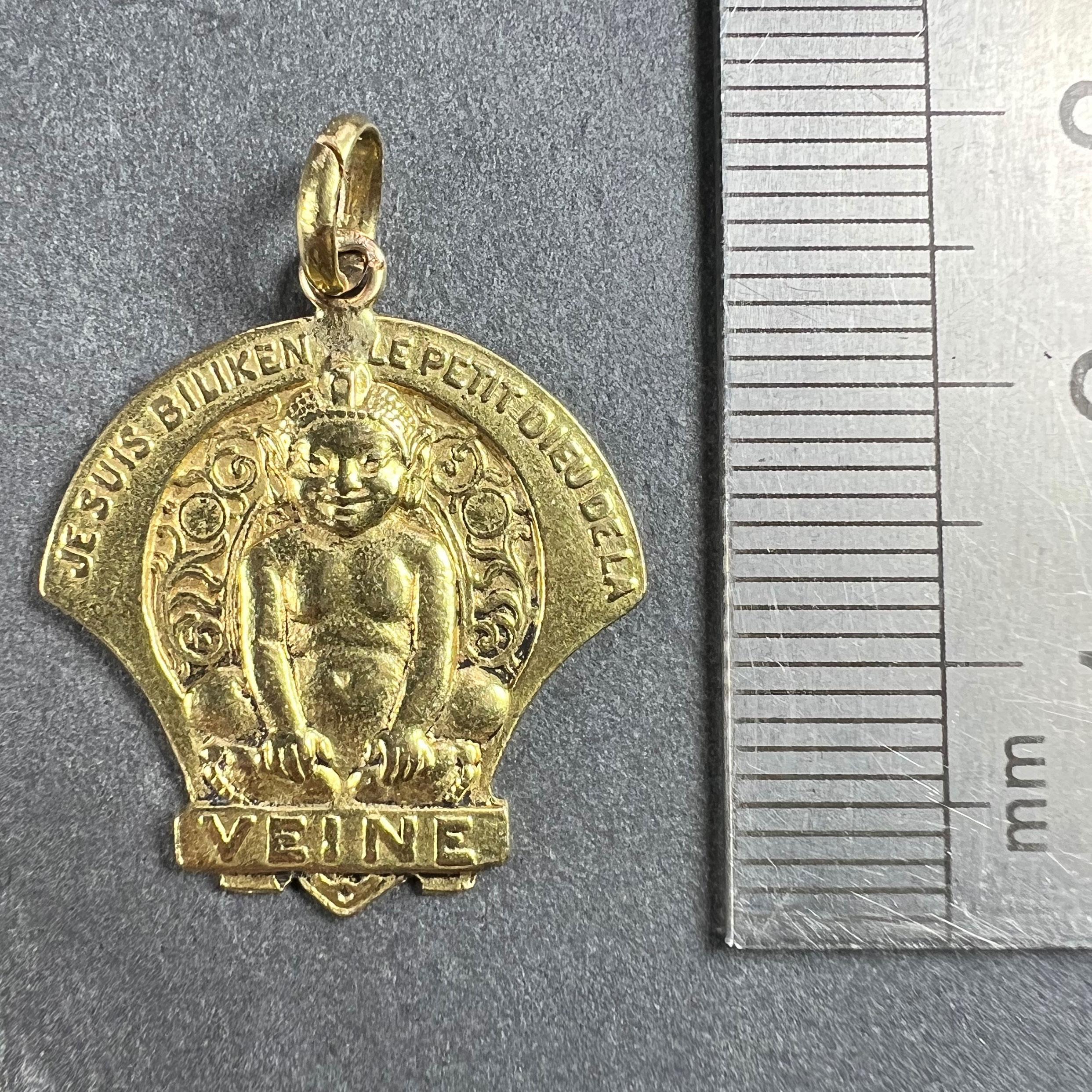 Ciondolo di protezione di buona fortuna in oro giallo 18 carati con elfo francese Biliken in vendita 6