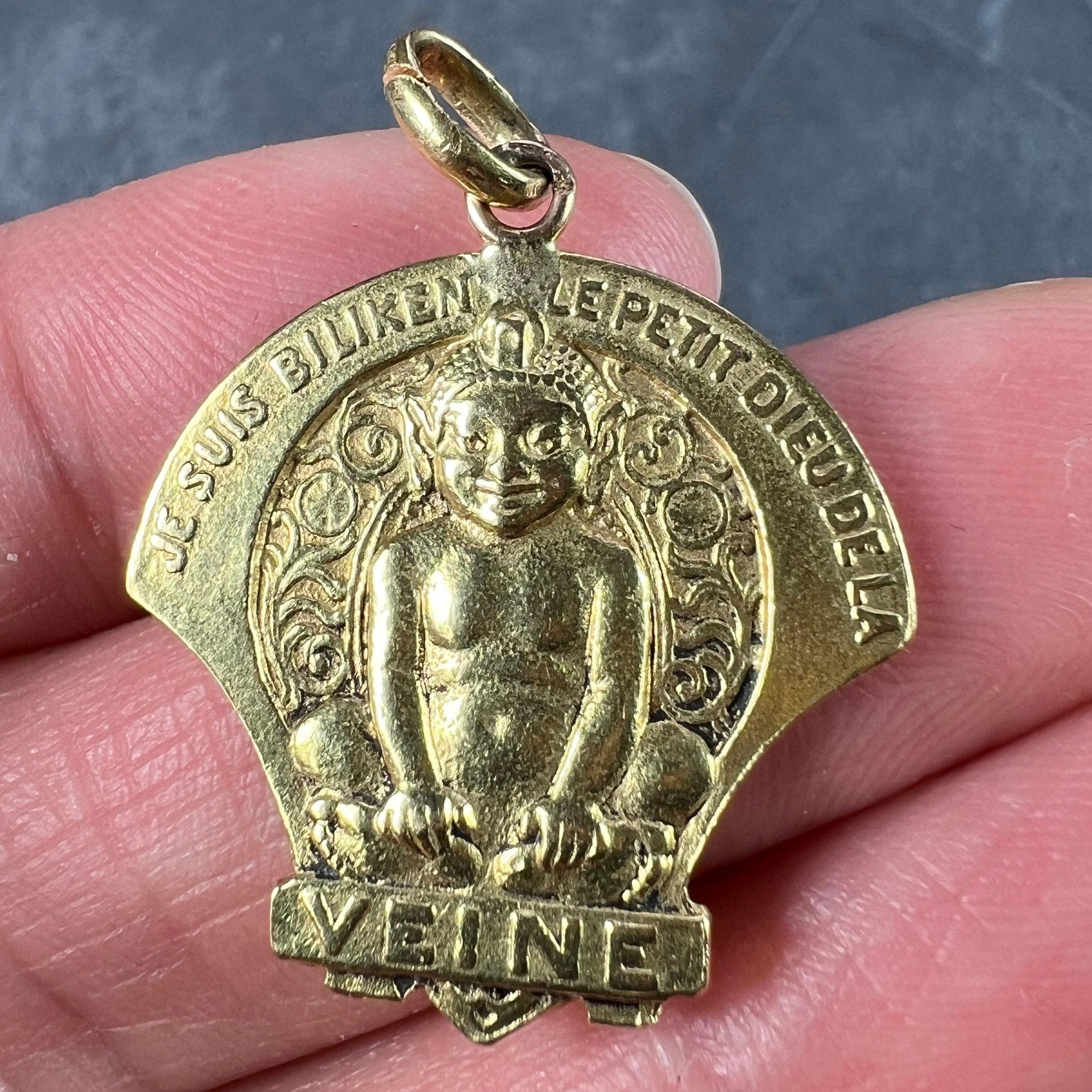Ciondolo di protezione di buona fortuna in oro giallo 18 carati con elfo francese Biliken in vendita 1