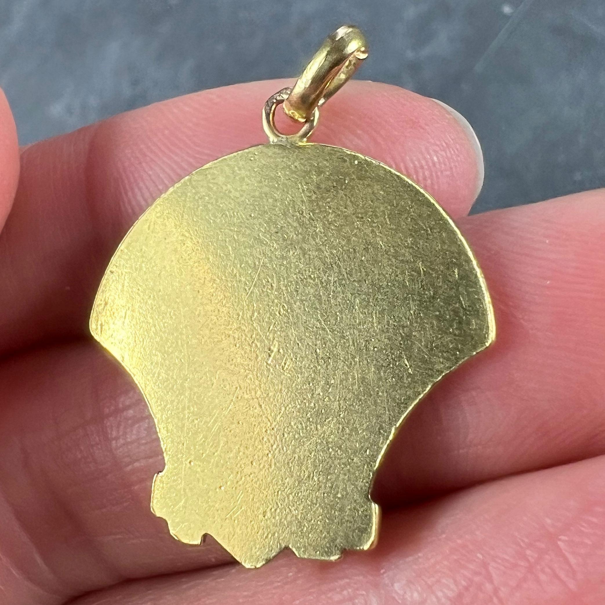 Ciondolo di protezione di buona fortuna in oro giallo 18 carati con elfo francese Biliken in vendita 5
