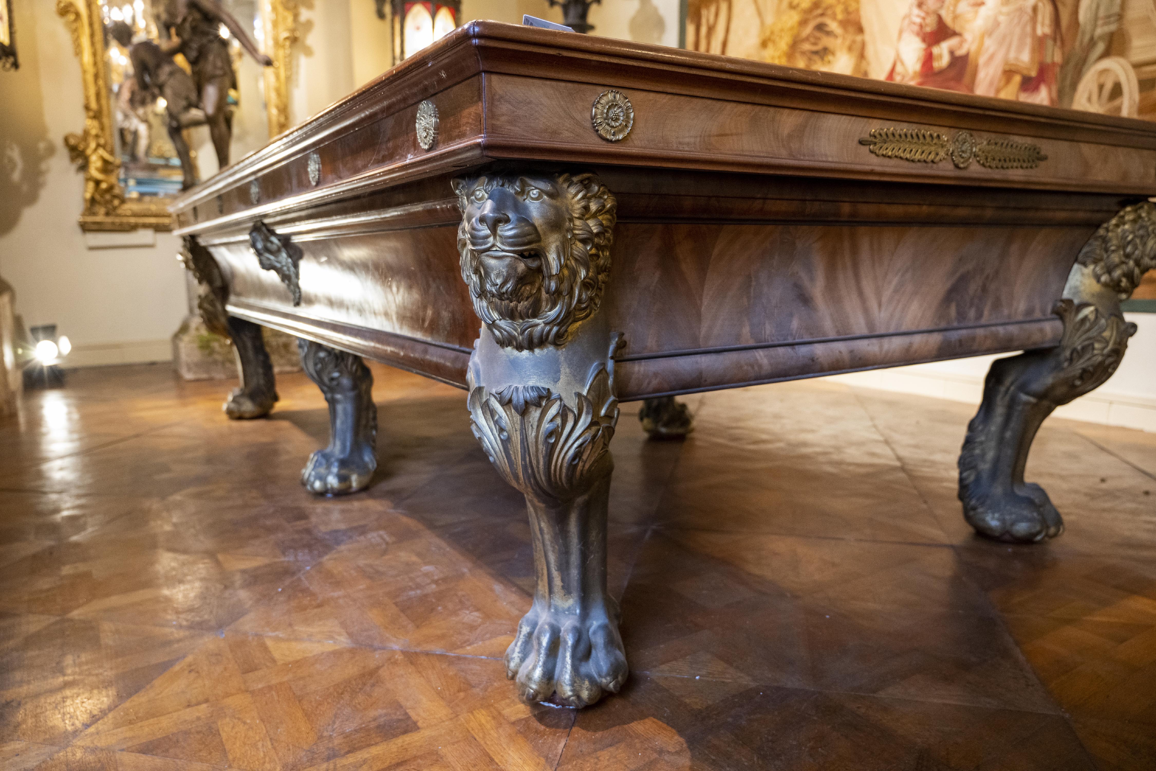 Franzsischer Billiard-Tisch mit Lwenkpfen aus Mahagonifurnier und Bronzedekorationen im Zustand „Gut“ im Angebot in SAINT-OUEN-SUR-SEINE, FR