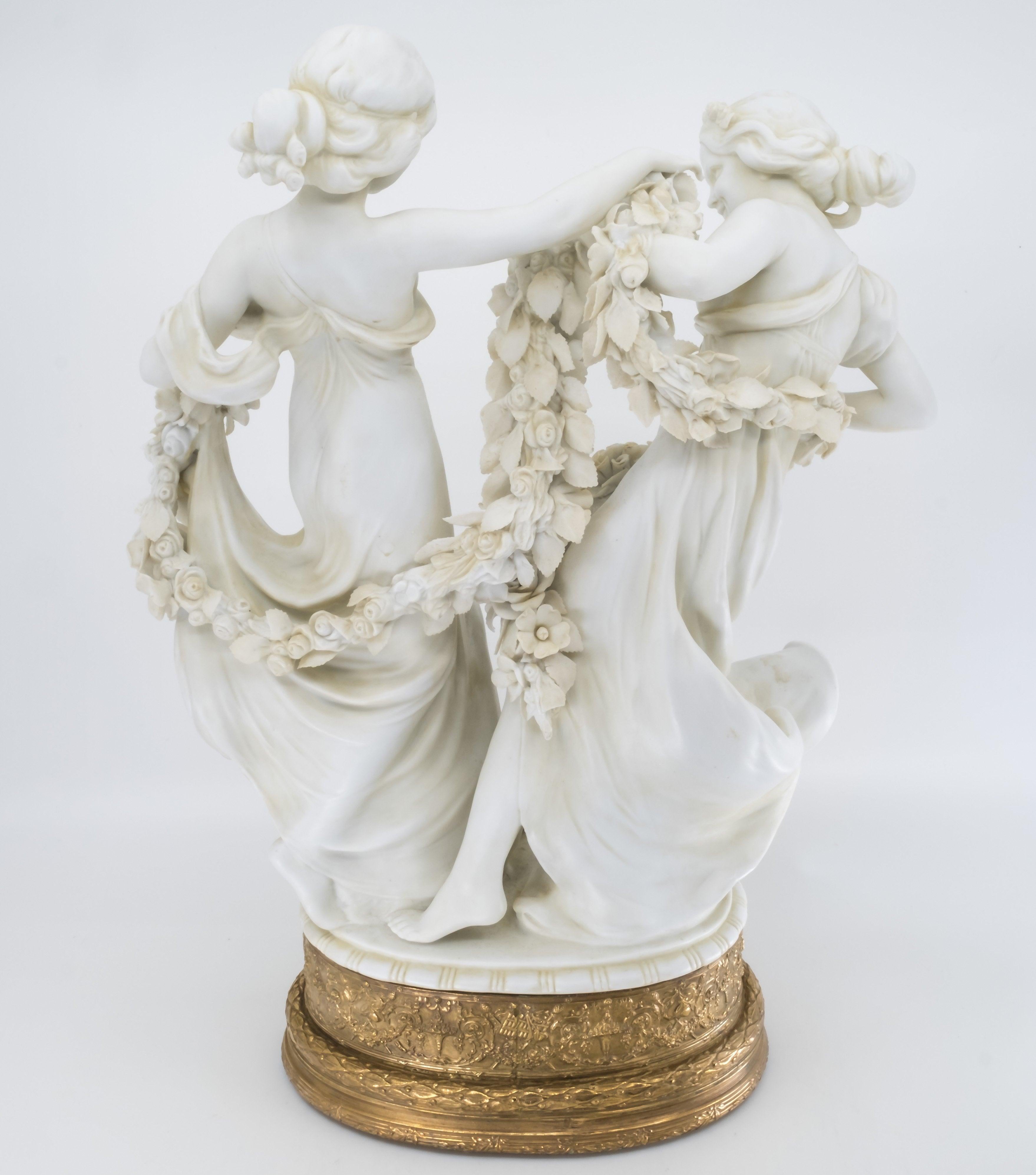 Joyful scene of two girls dancing holding flowers garlands,
The bronze stand beautiful work provide a solid base for the delicate captured movement of the 2 joyful girls
French Bisque, 19th century
Marked.

Shipping included 
Free and fast