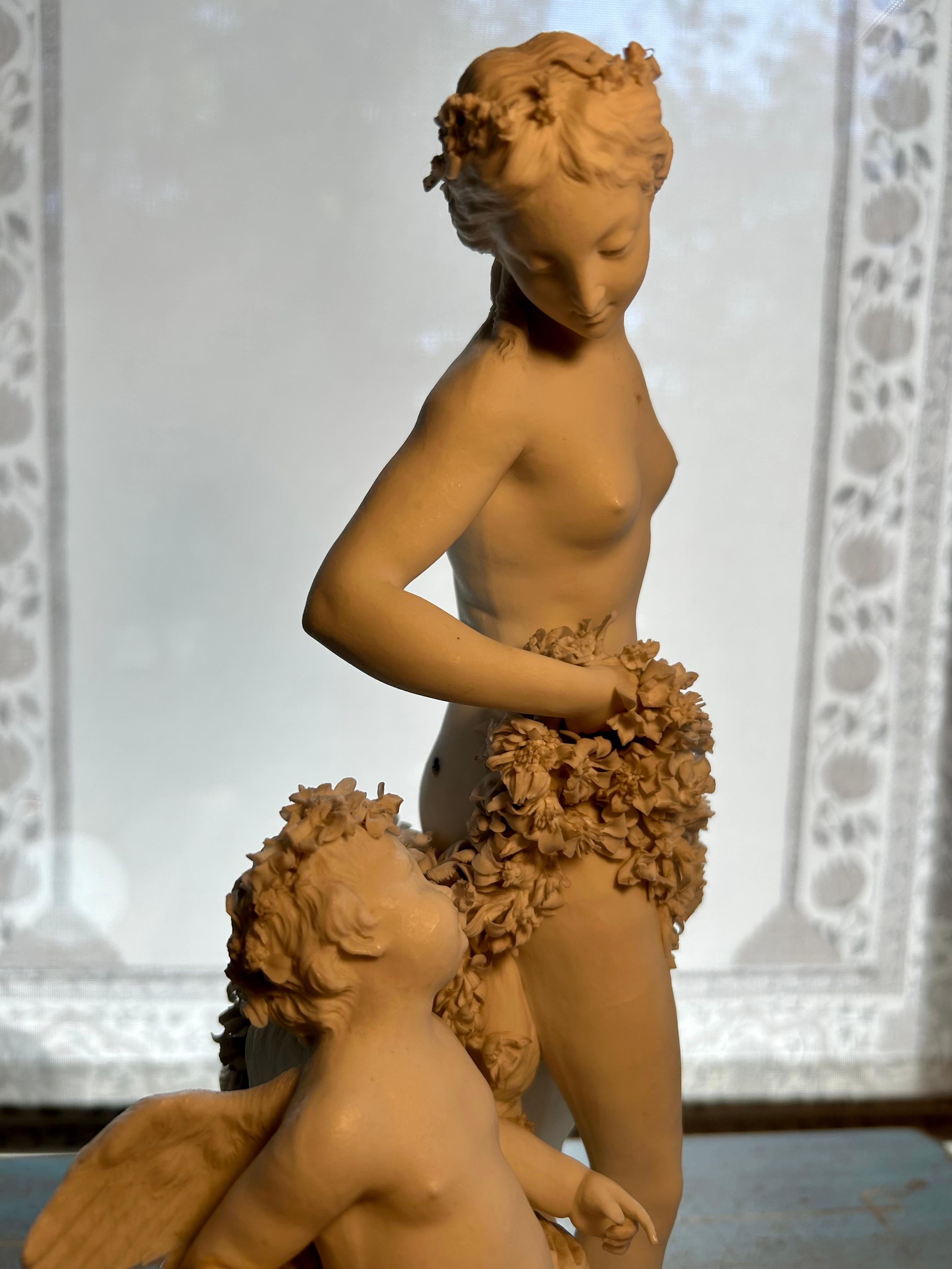 Groupe de Vénus et Cupidon en porcelaine biscuit française, milieu du 19e siècle en vente 2