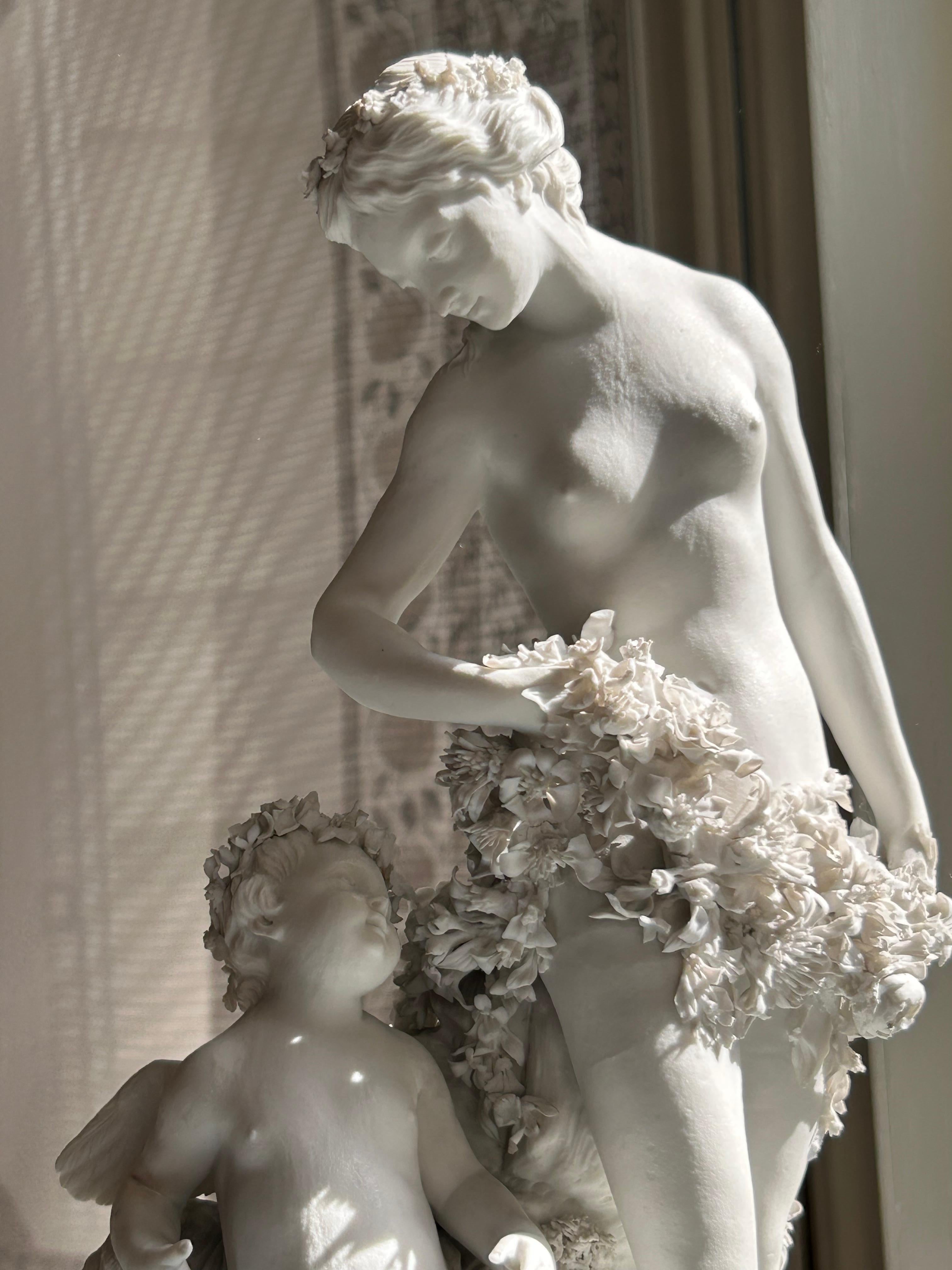Groupe de Vénus et Cupidon en porcelaine biscuit française, milieu du 19e siècle en vente 3