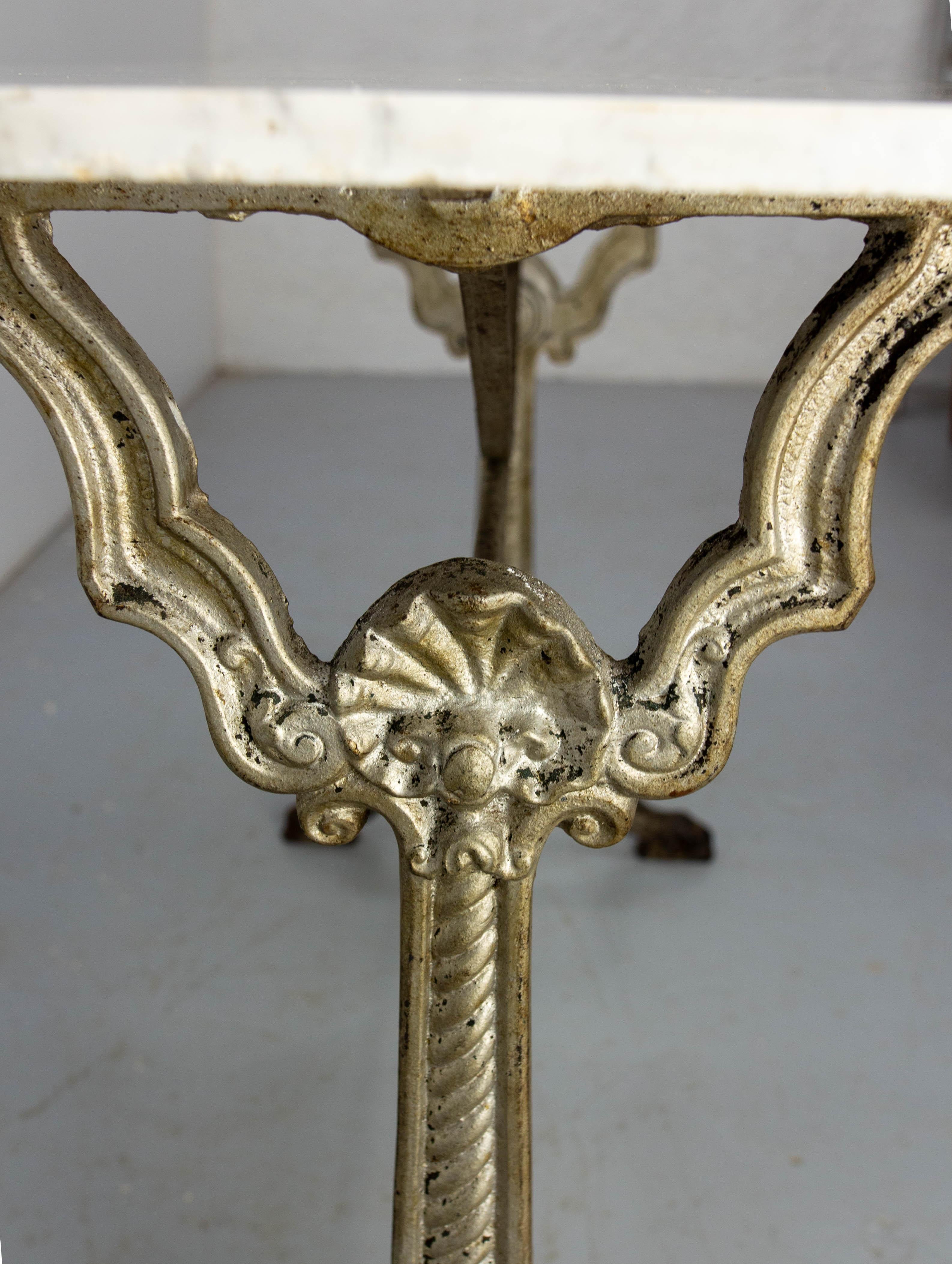 Métal Table de bistrot française Table en fonte et plateau en marbre, vers 1900 en vente