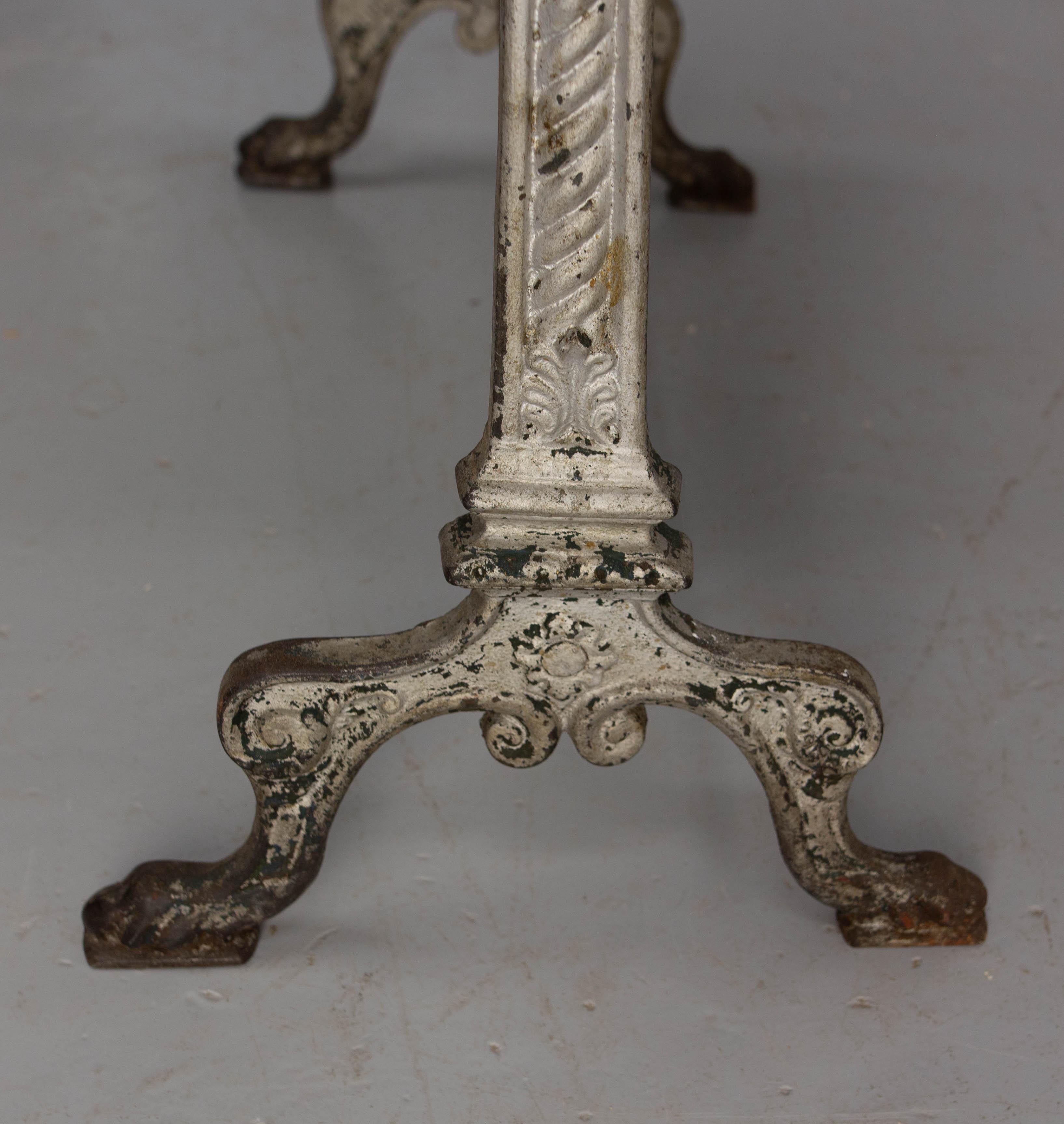 Table de bistrot française Table en fonte et plateau en marbre, vers 1900 en vente 2
