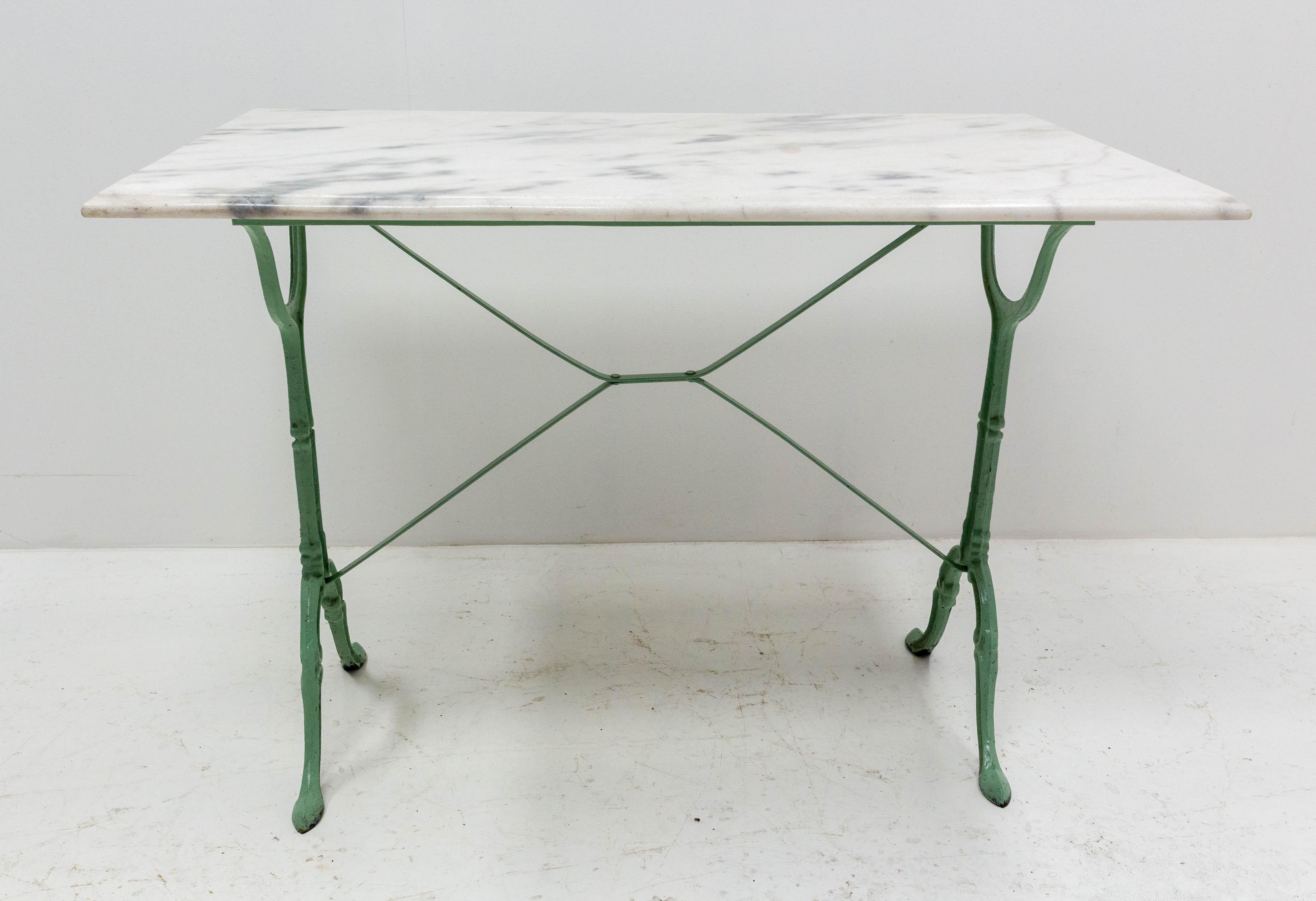 Bistro table with marble top and cast iron legs,
French, mid-century
Delivered disassembled
Good antique condition with general signs of use to the metal base and on the marble top.
 
wooden case: 109,00 23,00 69 cm 58 kg.