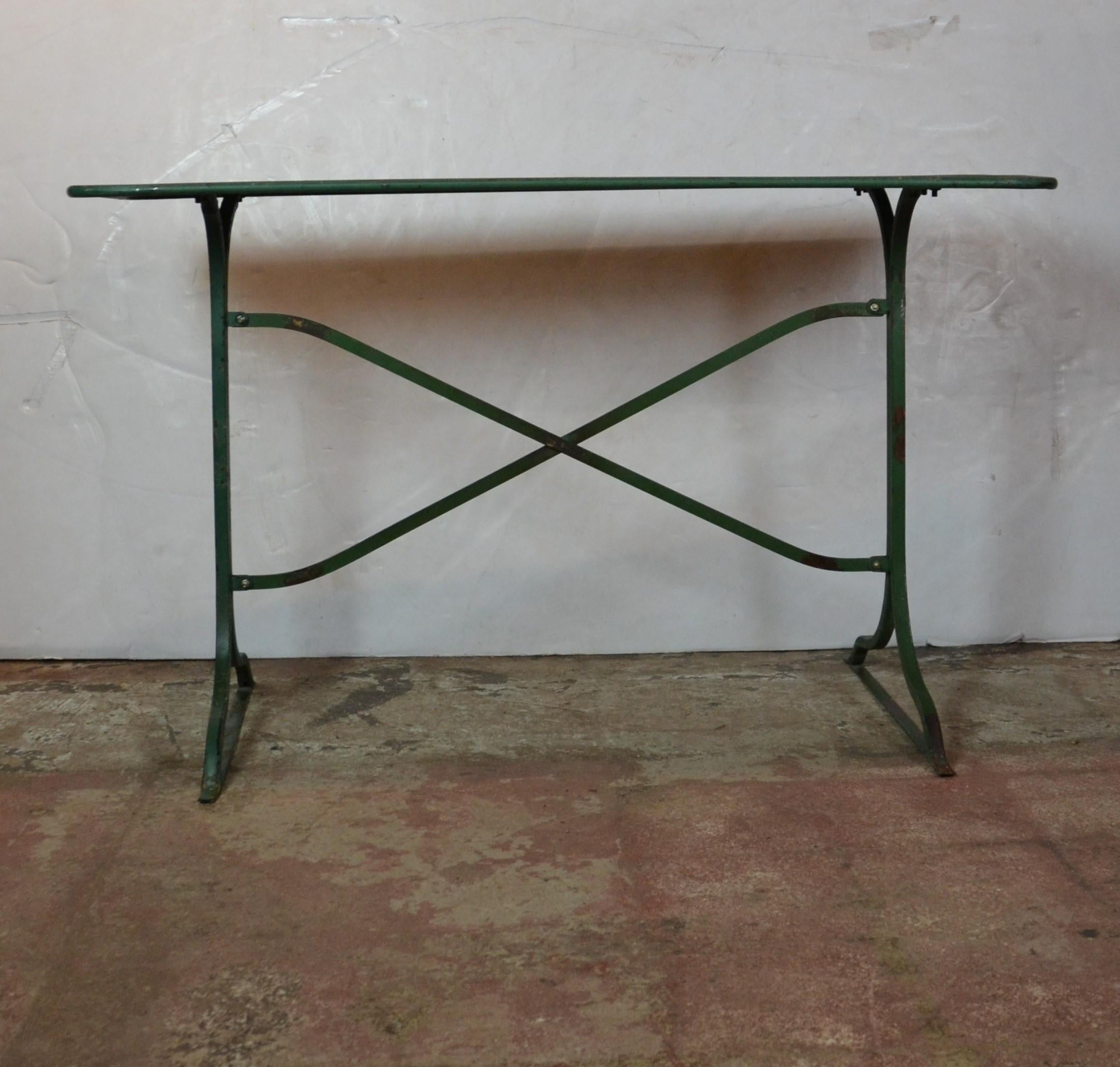 French Bistro Table In Distressed Condition In Pomona, CA