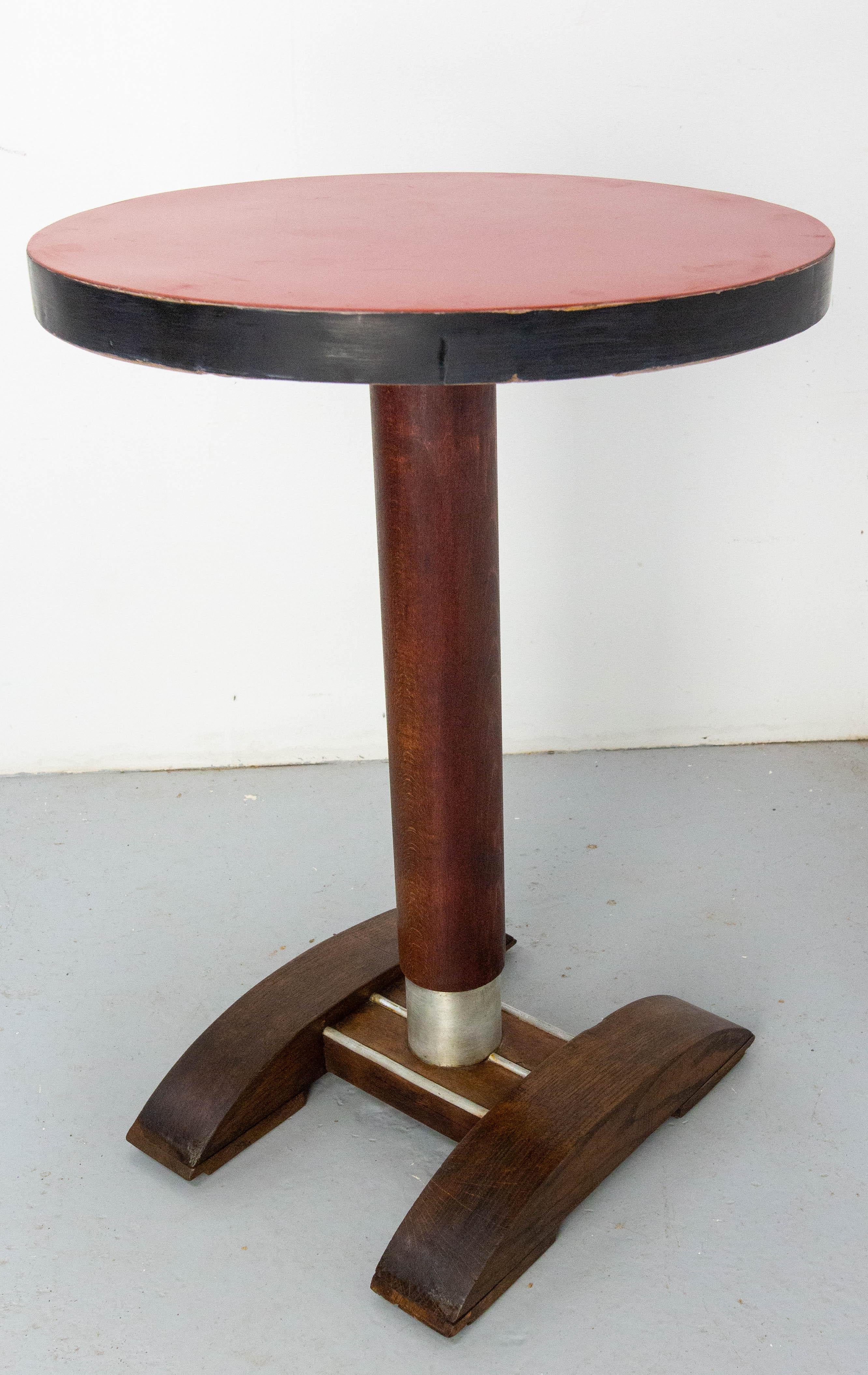 Bistro table with a base made of beech and oak,
The top is typical of the sixties with its red laminate.
The foot of this table as a art deco inspiration with its chrome ornementation.
French, mid-century
Good vintage condition with general signs of