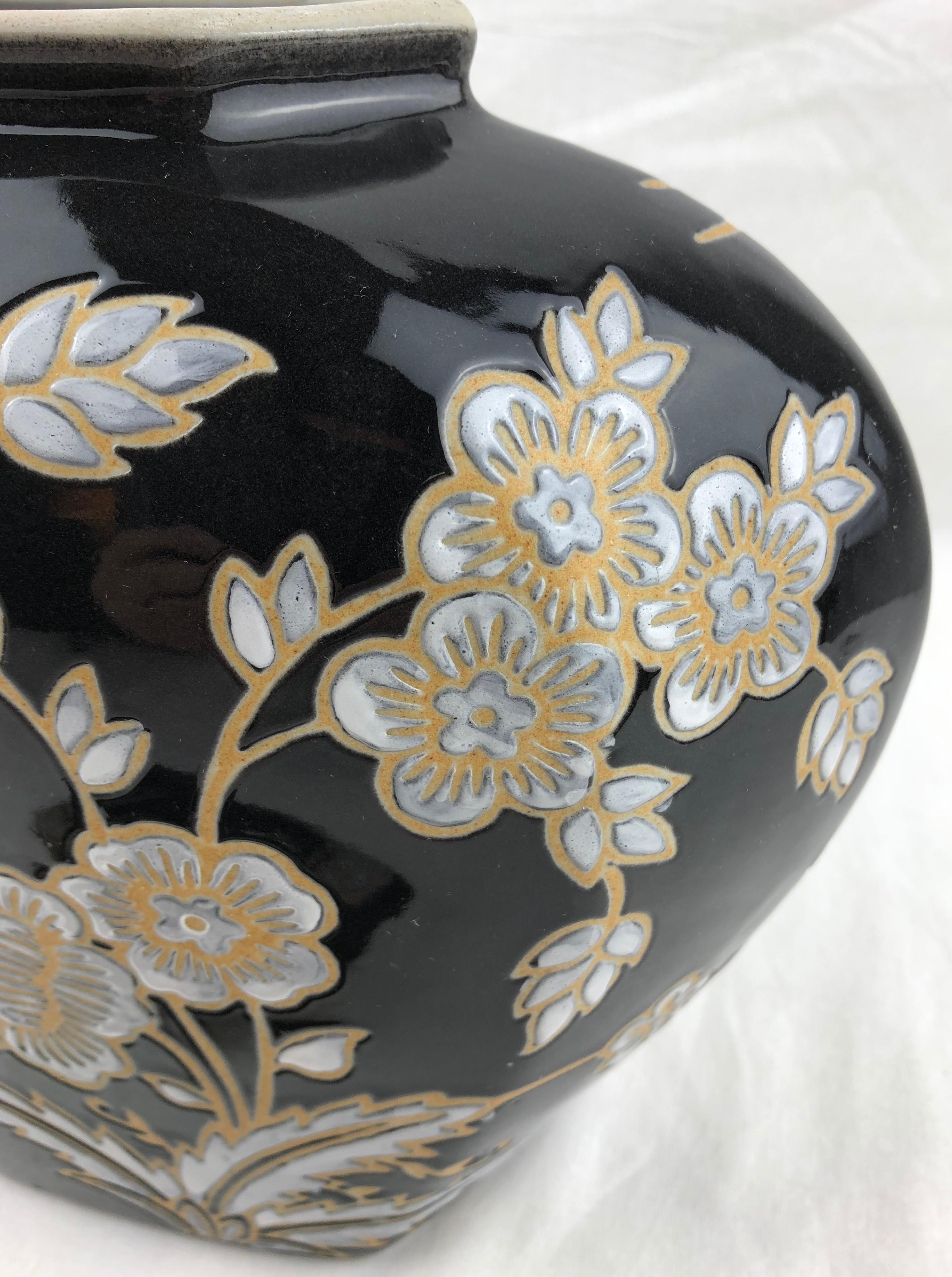 French Black and Antique White Majolica Lidded Jar with Molded Floral Decor In Good Condition For Sale In Miami, FL