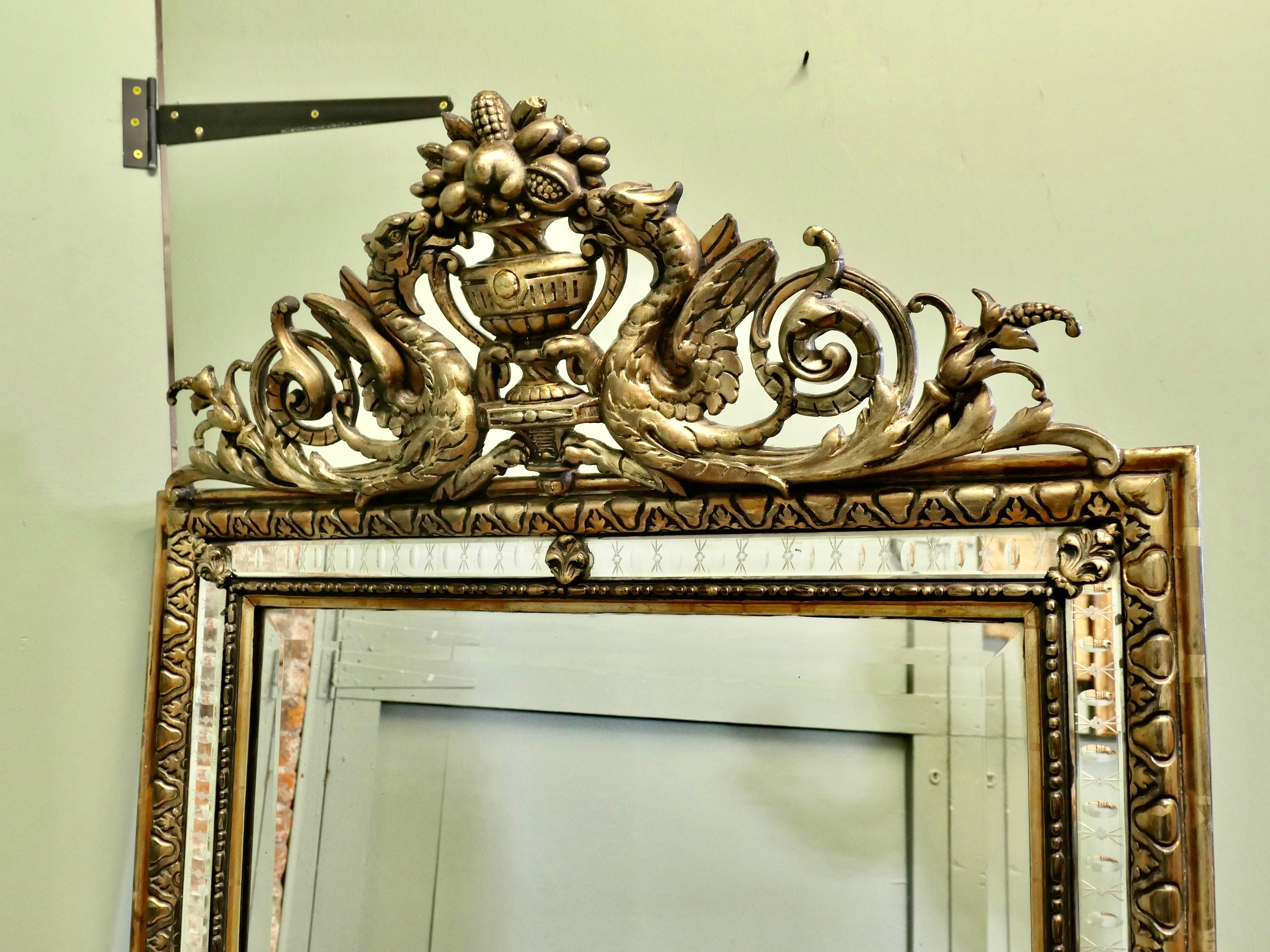 XIX secolo Specchio da parete francese nero e dorato, draghi e stemmi Si tratta di un pezzo straordinario in vendita