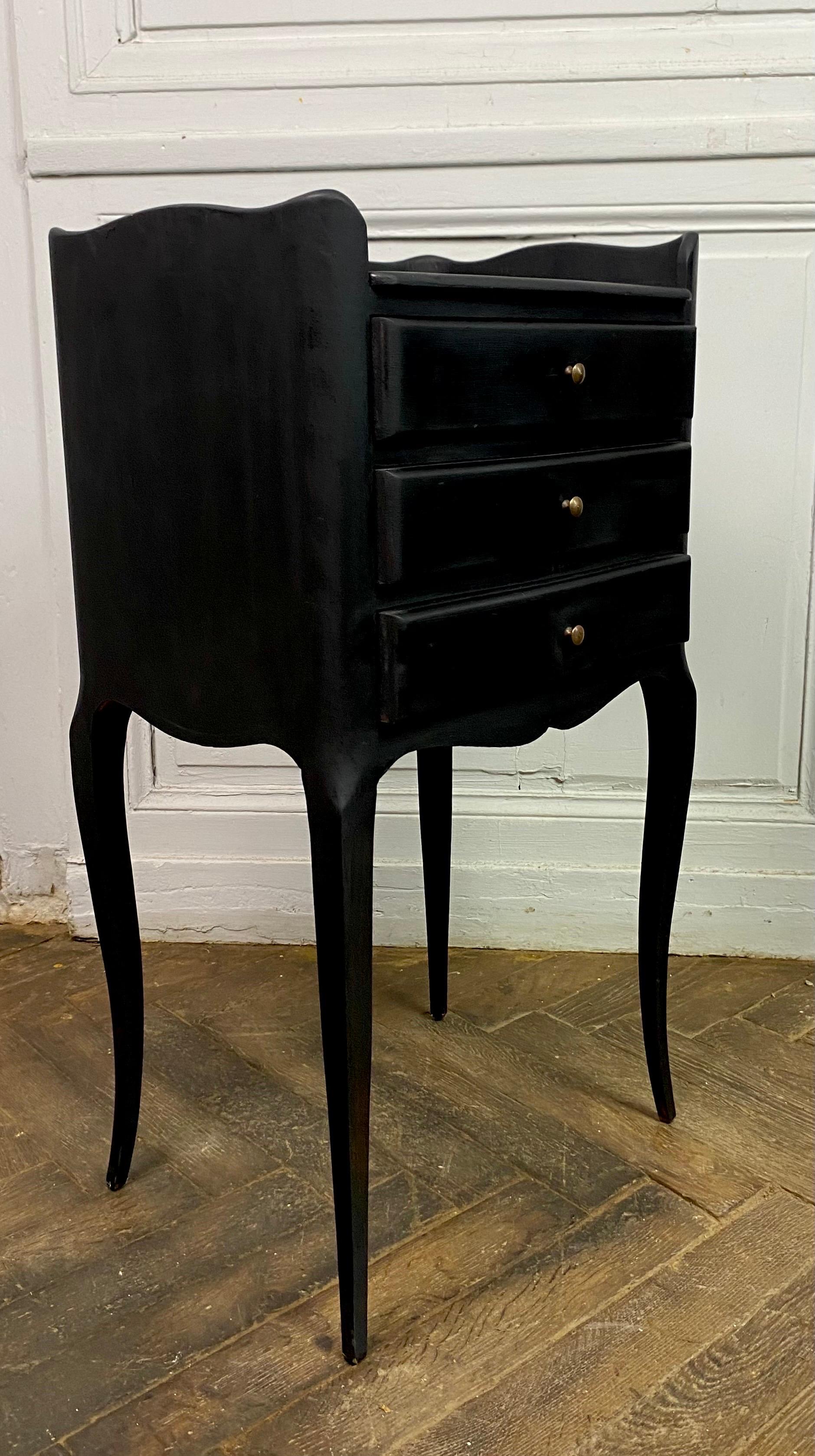 French Black Bedside Table Night stand Louis XV Style Three Drawers XXth France For Sale 4