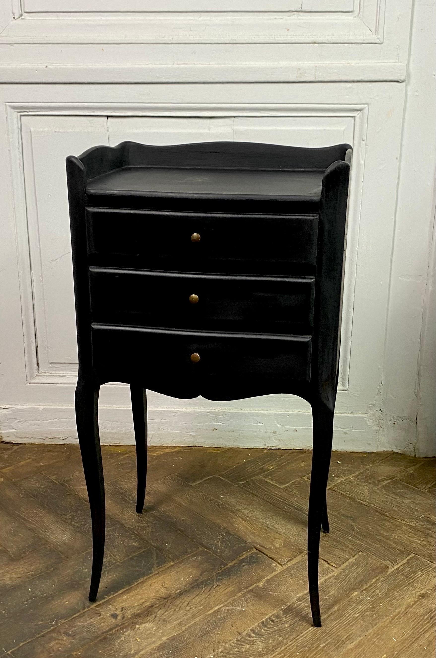 French Black Bedside Table Night stand Louis XV Style Three Drawers XXth France For Sale 6