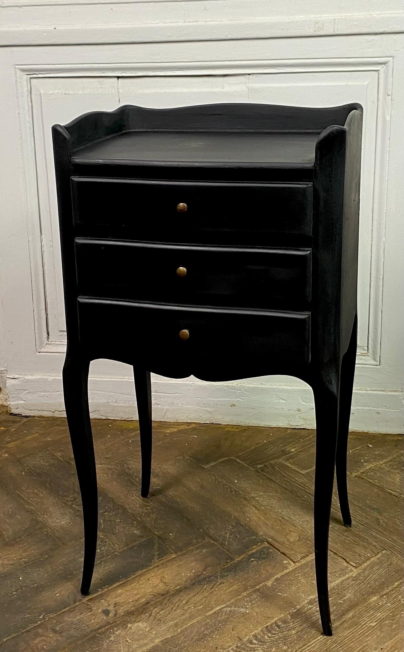 French Black Bedside Table Night stand Louis XV Style Three Drawers XXth France For Sale 7