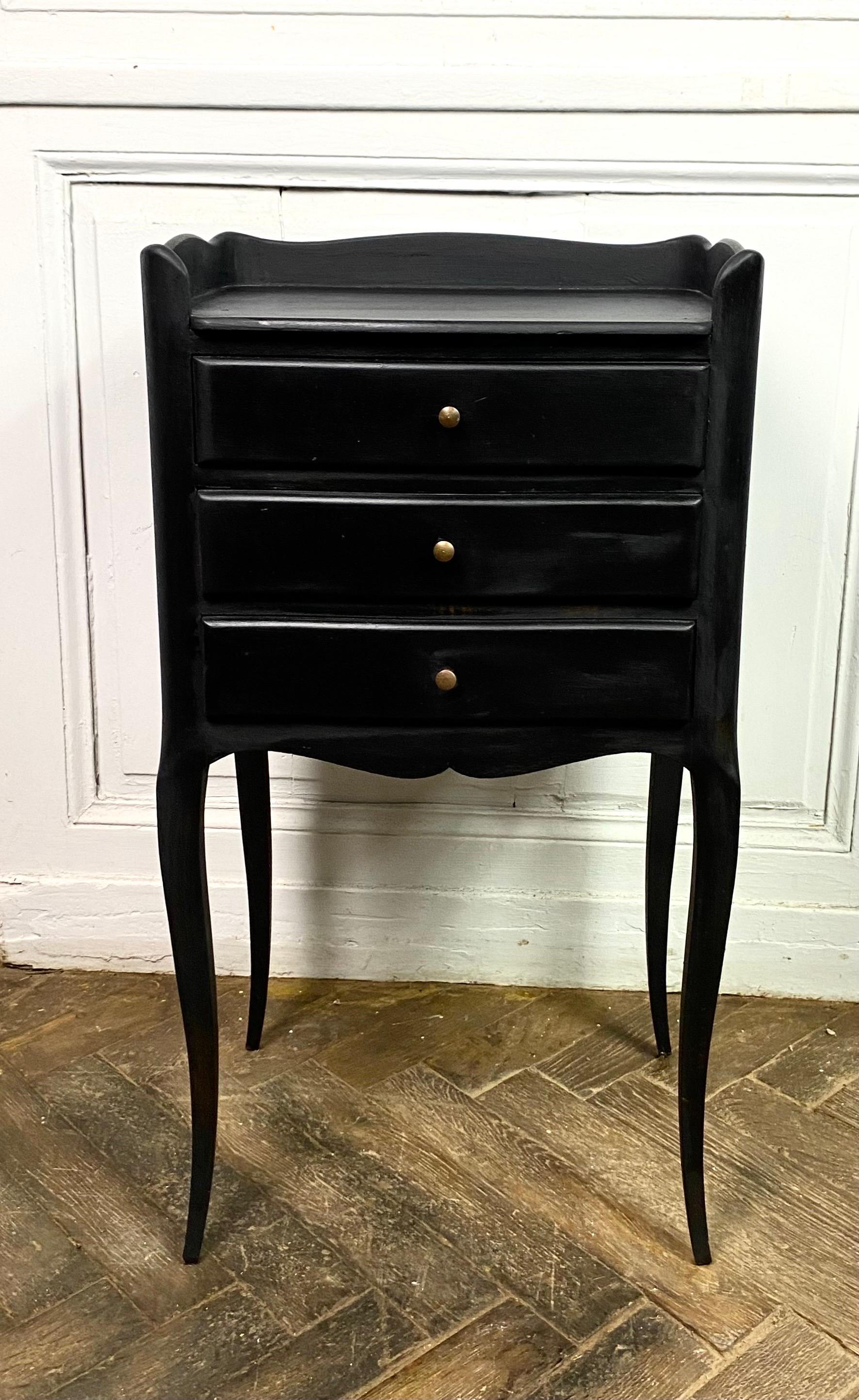Very nice little black bedside table in the Louis
XV style.
The legs are slightly curved and the table is composed of three drawers.
France - 1950’s

The Louis XV style succeeds the Regency style. It is also called the Rocaille or Rococo style.
The