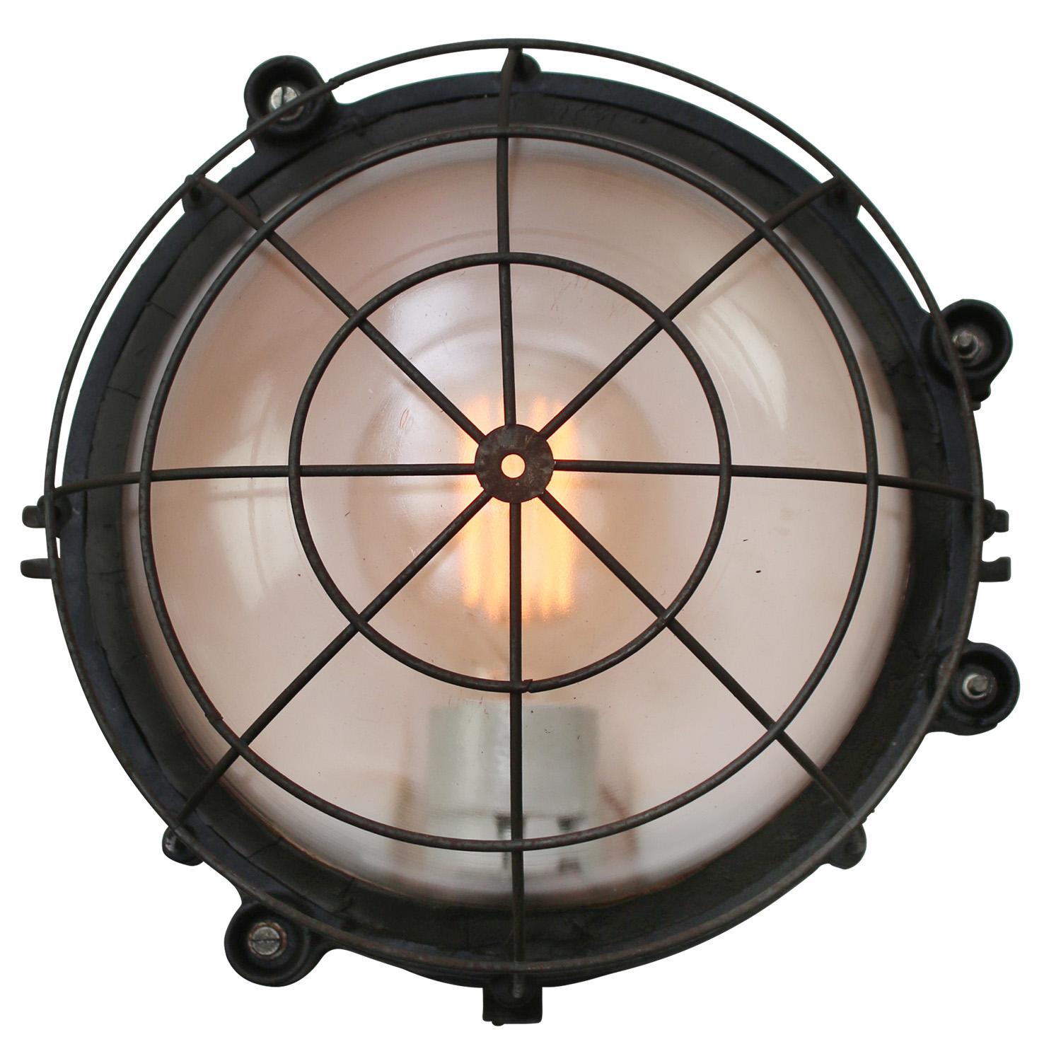 Französisch Schwarz Gusseisen Vintage Industrial Glass Sconces Wall Lights von GAL (Industriell) im Angebot