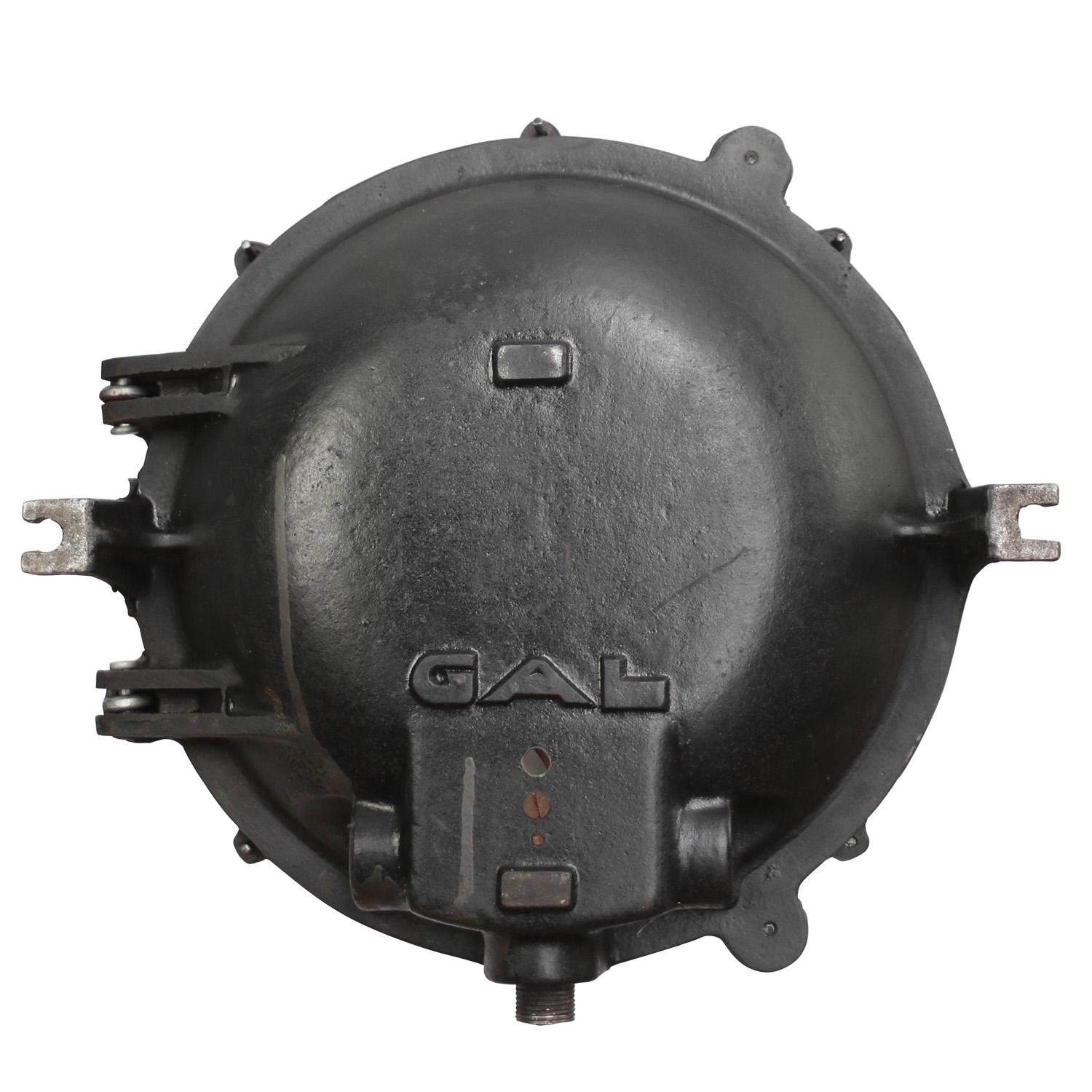 Französisch Schwarz Gusseisen Vintage Industrial Glass Sconces Wall Lights von GAL im Zustand „Gut“ im Angebot in Amsterdam, NL