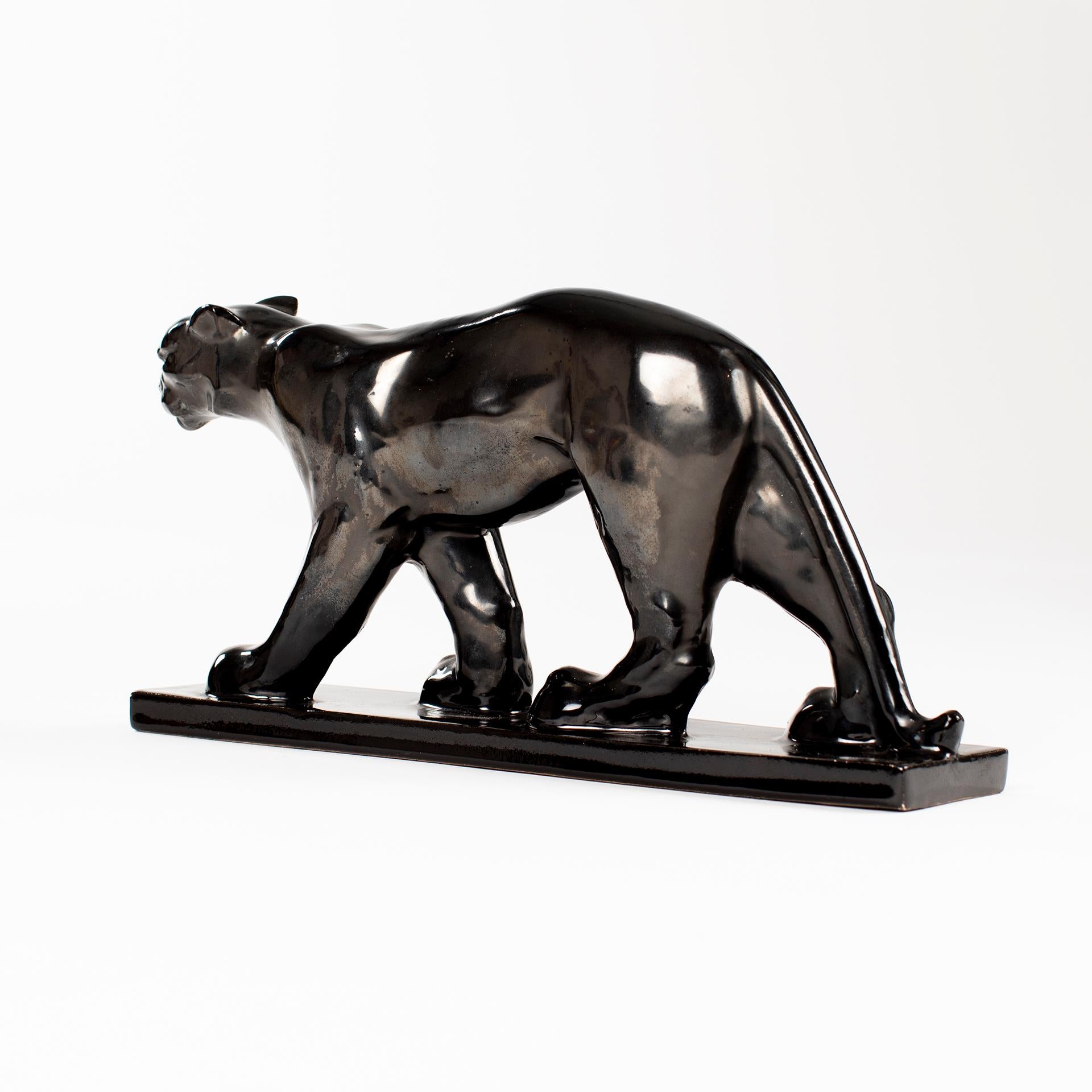 French, Black Cubistic Shaped Art Déco Ceramique Panther Sculpture, 1930s In Good Condition In Salzburg, AT