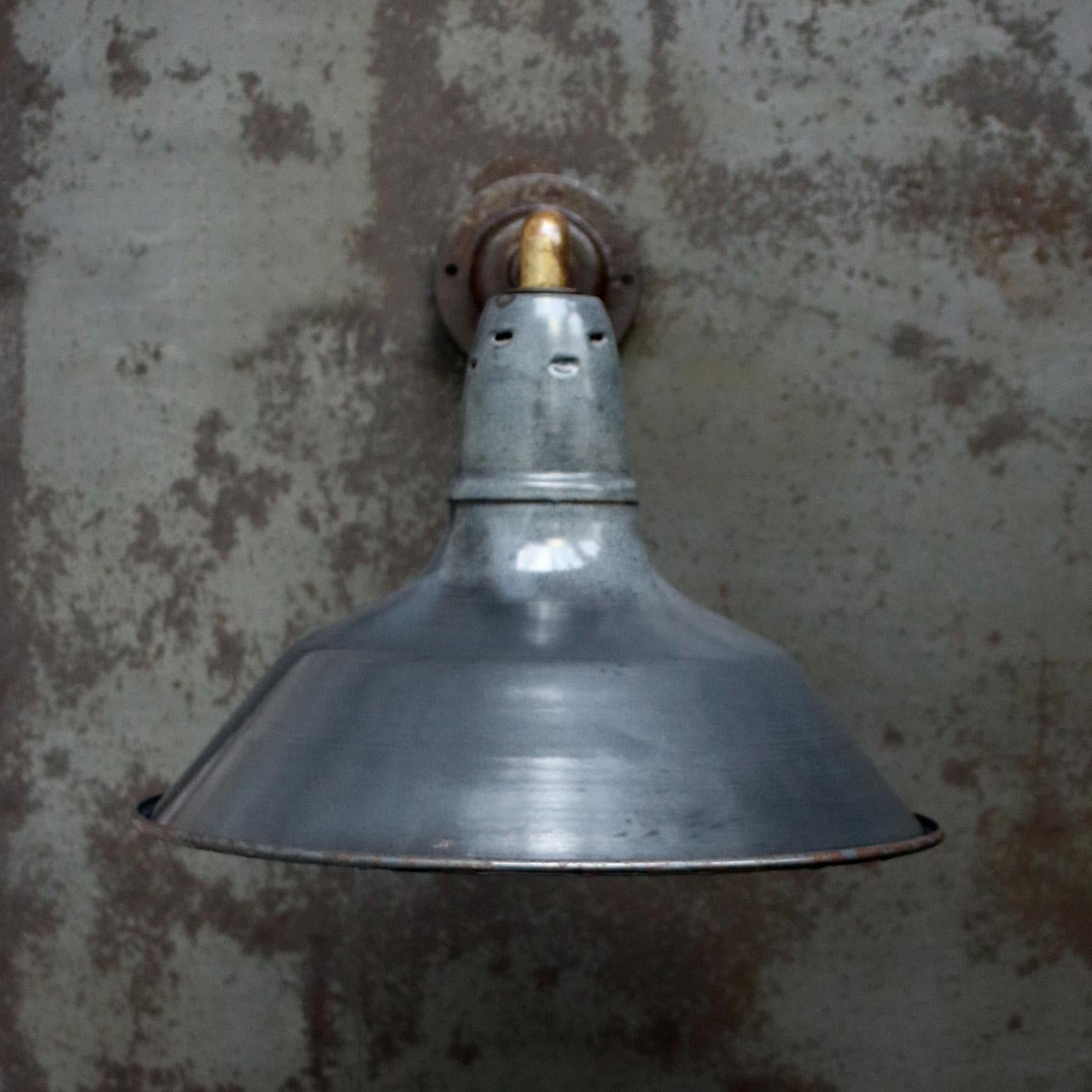 French Black Dark Blue Enamel Vintage Industrial Cast Iron Sconces Wall Lights (Französisch) im Angebot