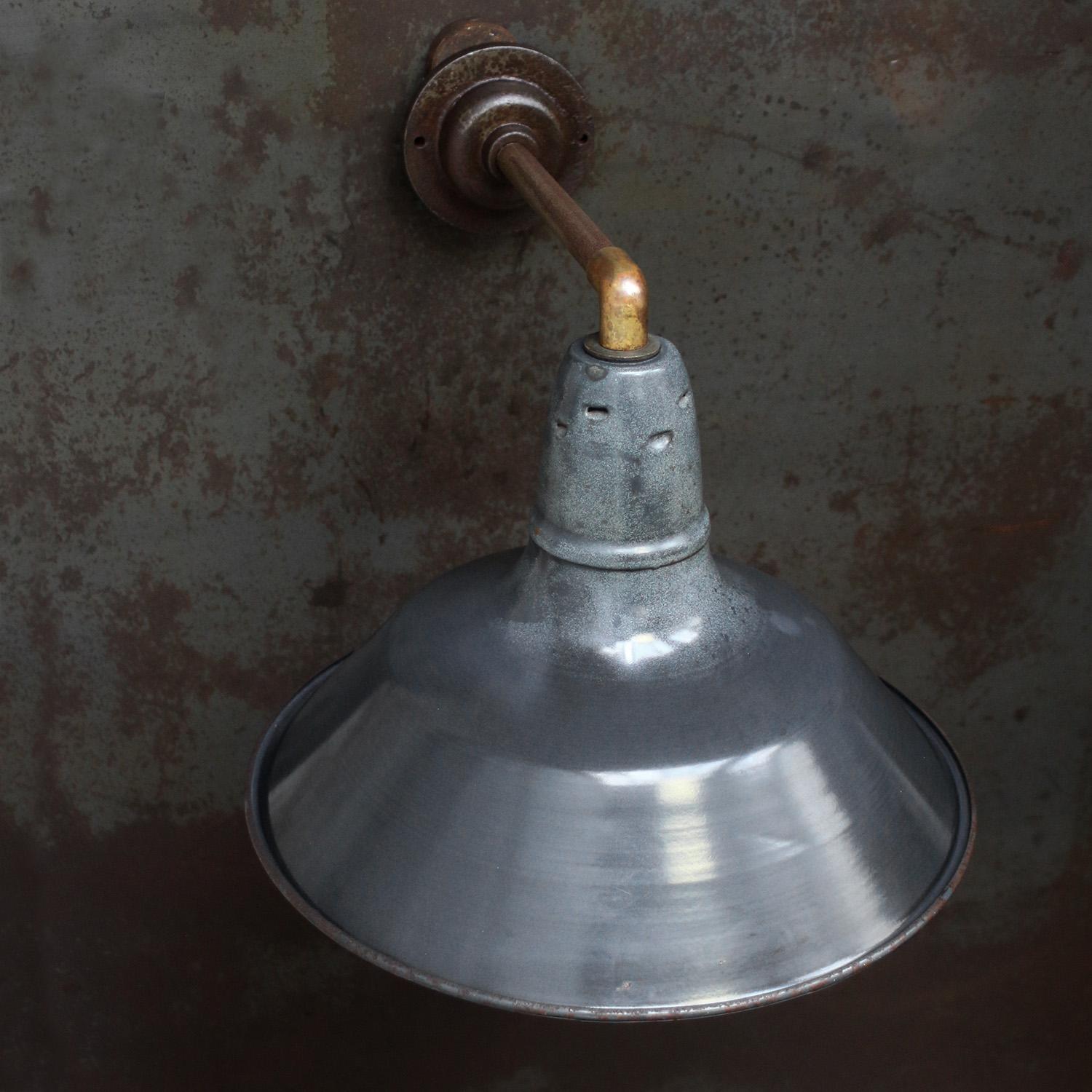 French Black Dark Blue Enamel Vintage Industrial Cast Iron Sconces Wall Lights (Gegossen) im Angebot