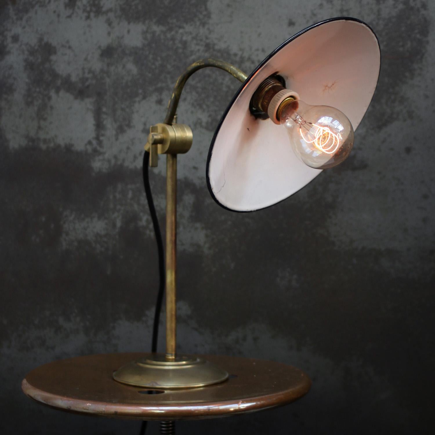Français Lampes de table en laiton émaillé noir Lights en vente