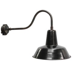 Französische schwarze Emaille Vintage Industrie-Wandleuchte aus Gusseisen, Vintage
