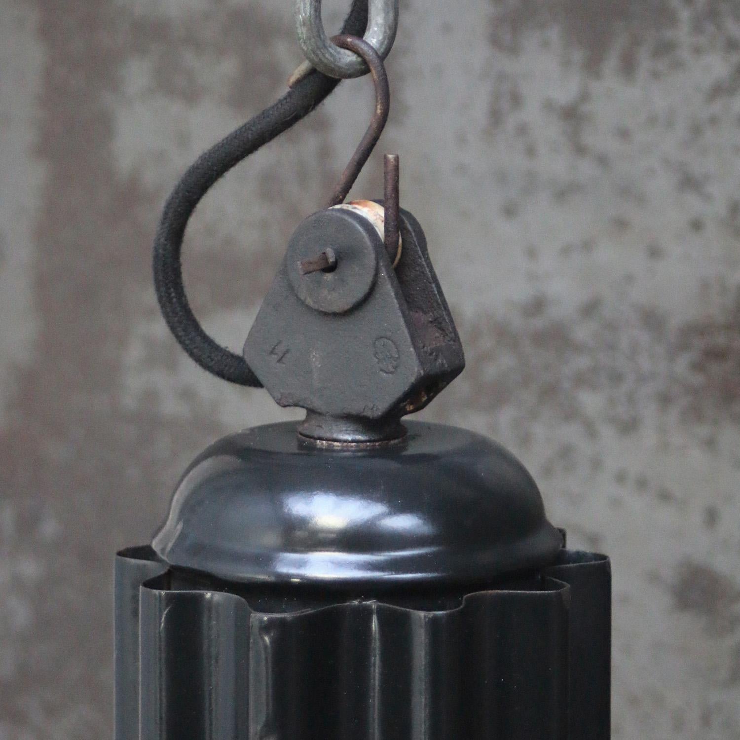French Black Enamel Vintage Industrial Factory Pendant Lights In Good Condition For Sale In Amsterdam, NL