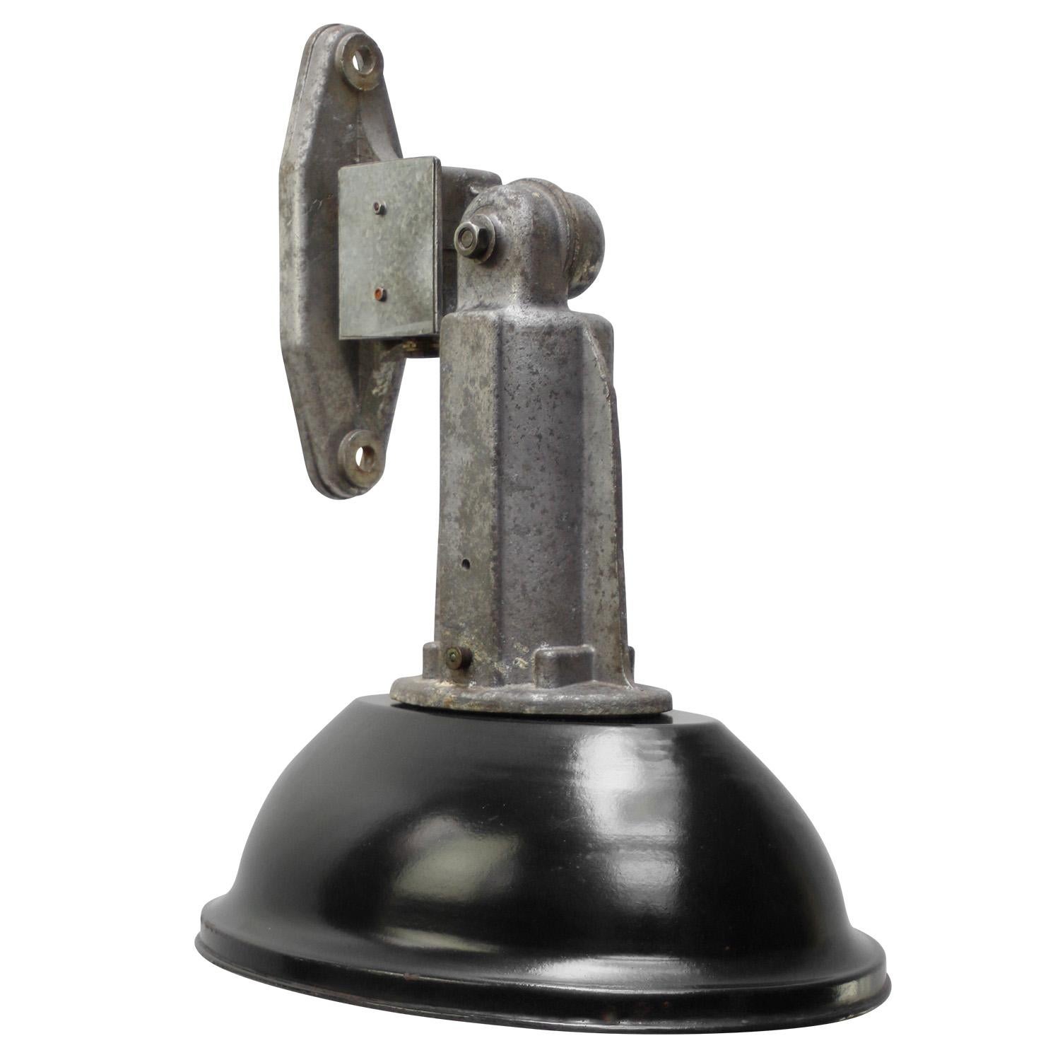 French industrial wall light.
Cast aluminium wall pieces with black / green enamel shade.

Size wall mount 25 × 6 cm

Weight: 3.40 kg / 7.5 lb

Priced per individual item. All lamps have been made suitable by international standards for incandescent
