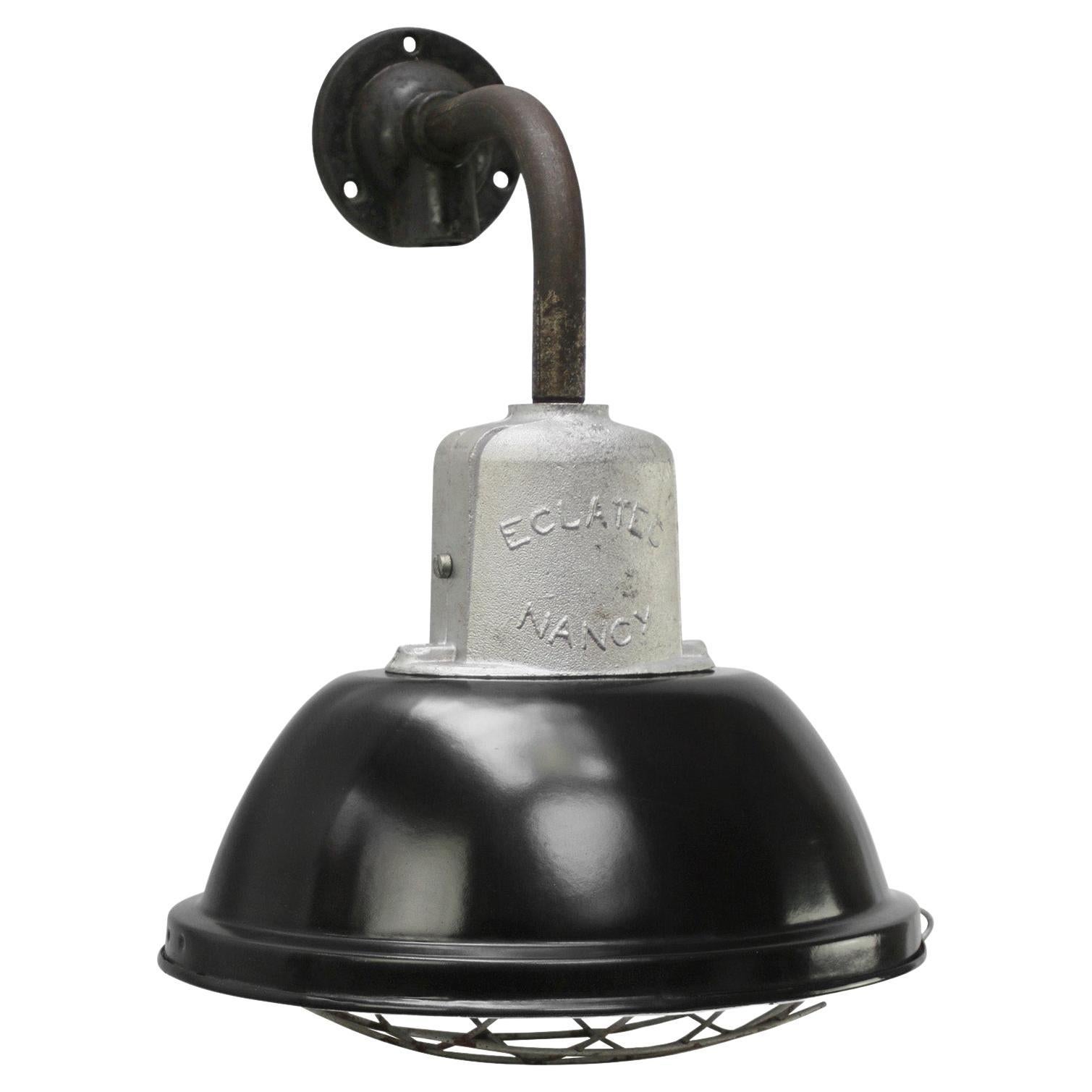 Französische schwarze Emaille Vintage Industrielle Fabrik-Wandleuchte, Vintage