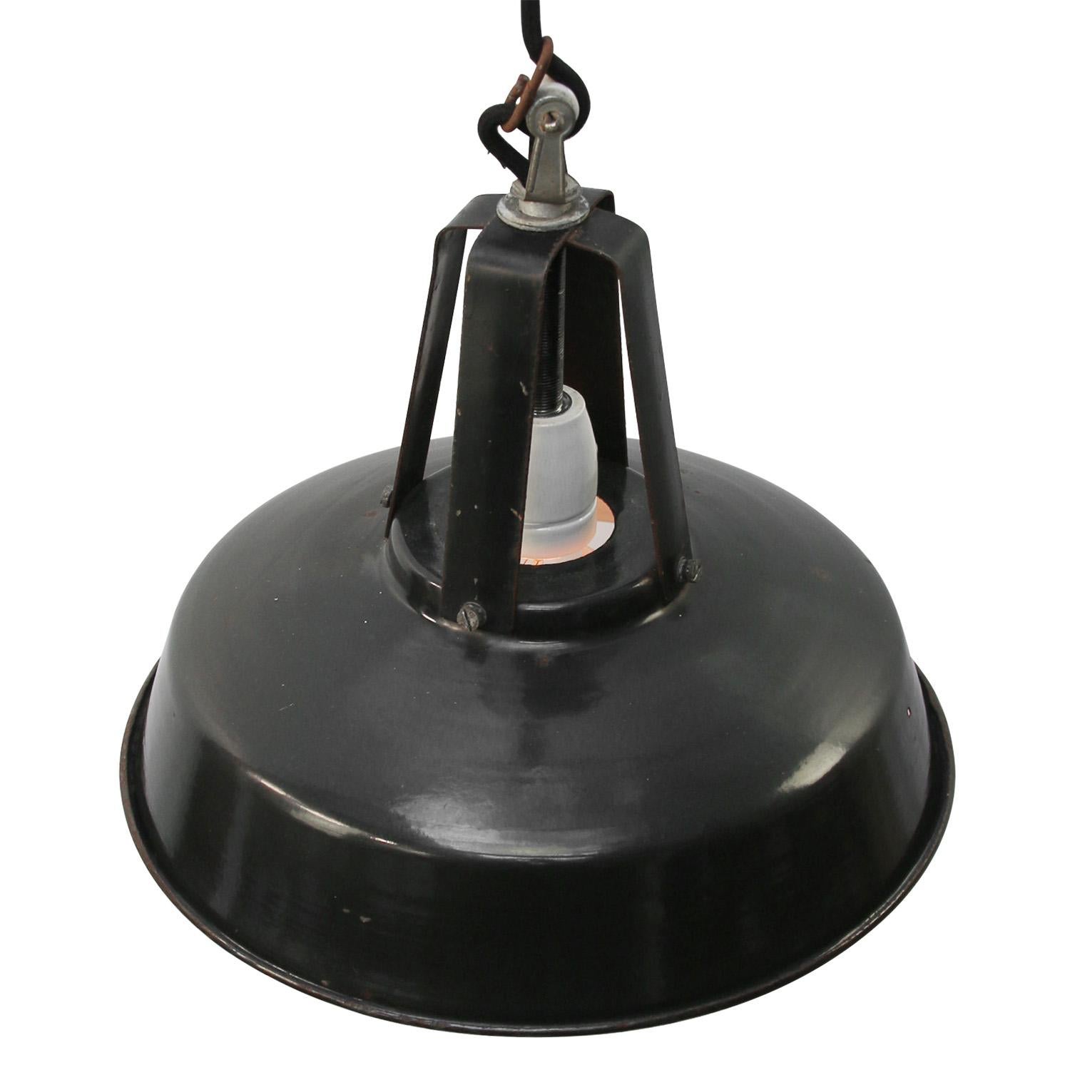 French factory light.
Black iron top with enamel shade.
White inside.

Weight: 1.20 kg / 2.6 lb

Priced per individual item. All lamps have been made suitable by international standards for incandescent light bulbs, energy-efficient and LED bulbs.