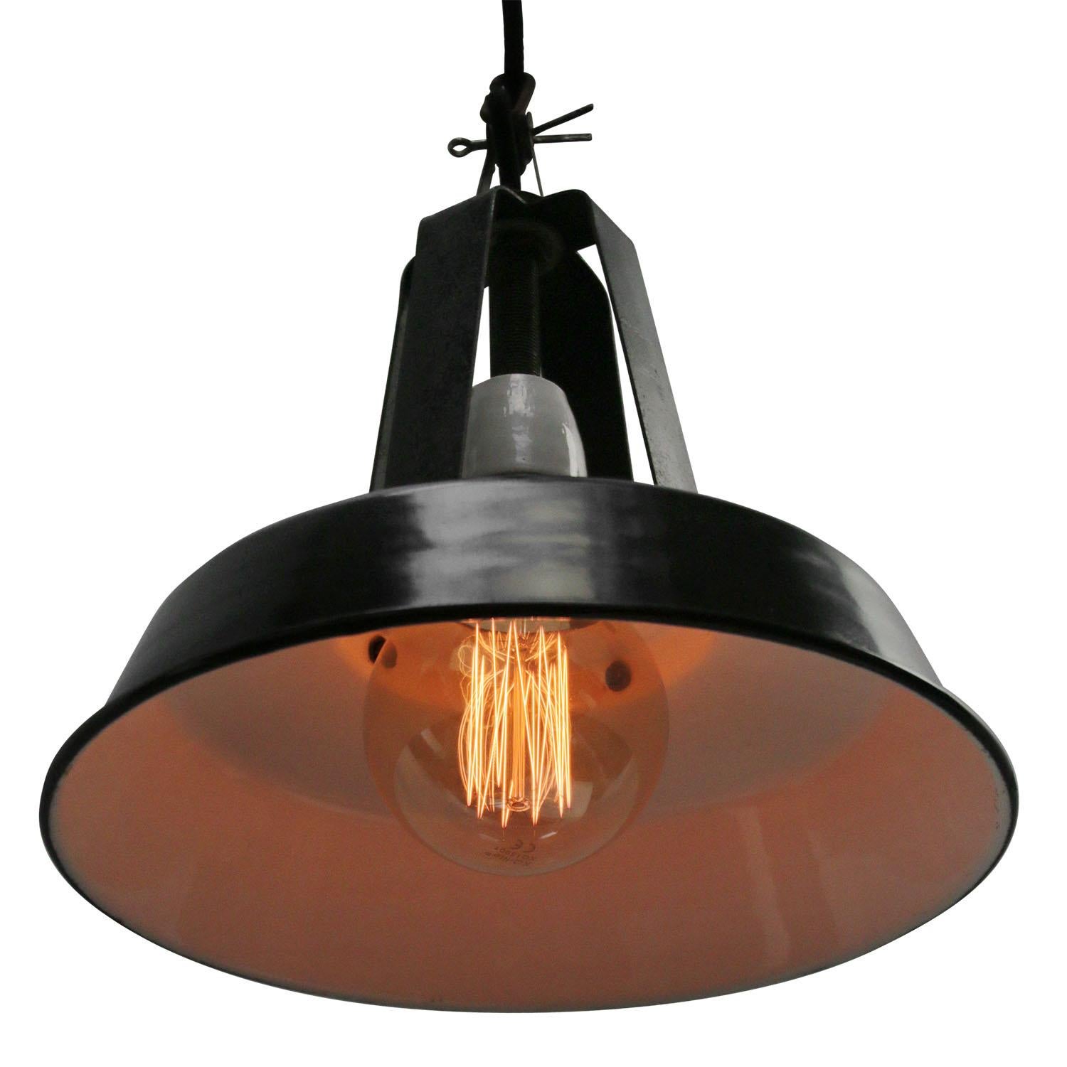 French Black Enamel Vintage Industrial Pendant Light In Good Condition For Sale In Amsterdam, NL