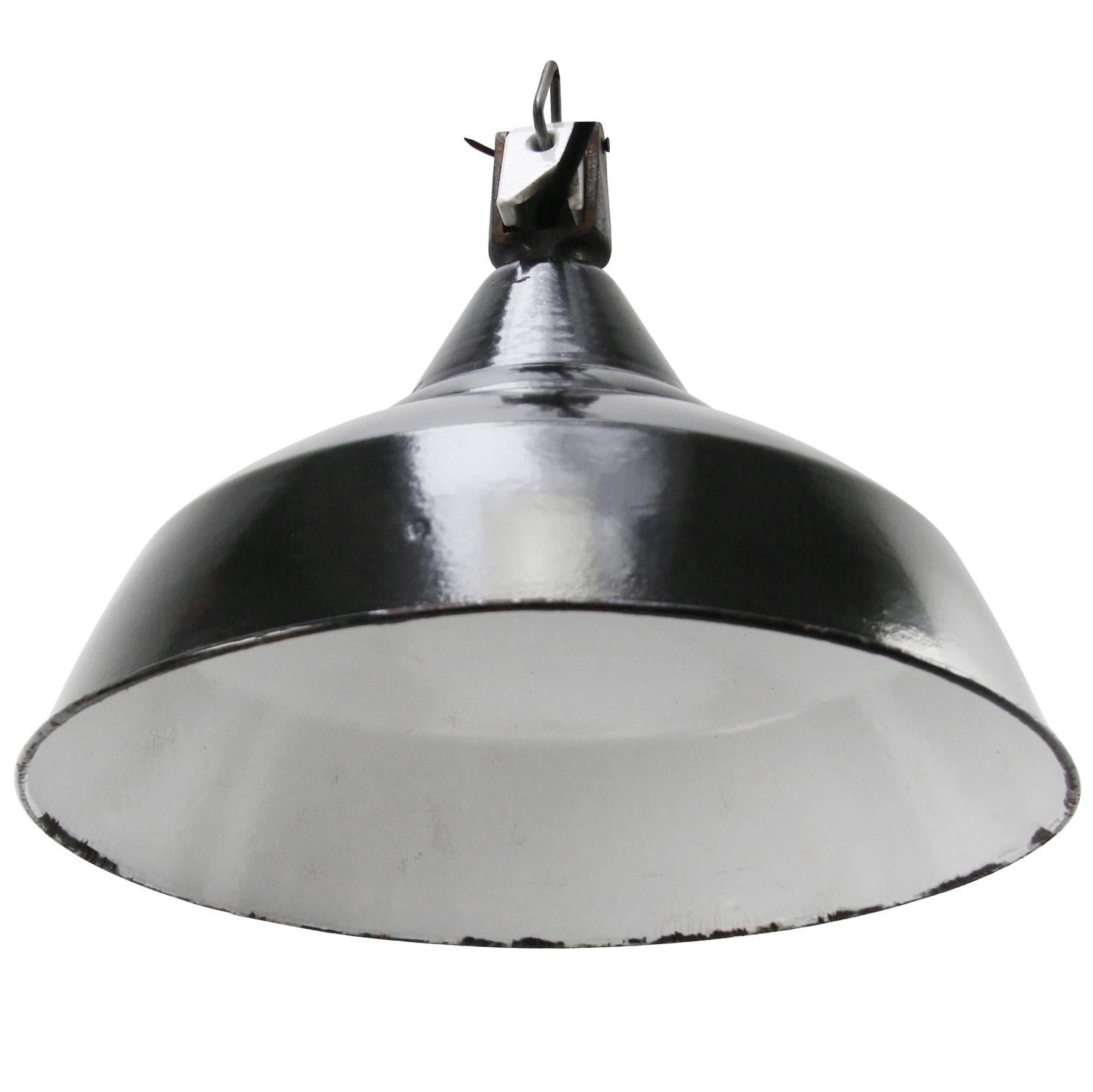 French Black Enamel Vintage Industrial Pendant Light In Good Condition For Sale In Amsterdam, NL