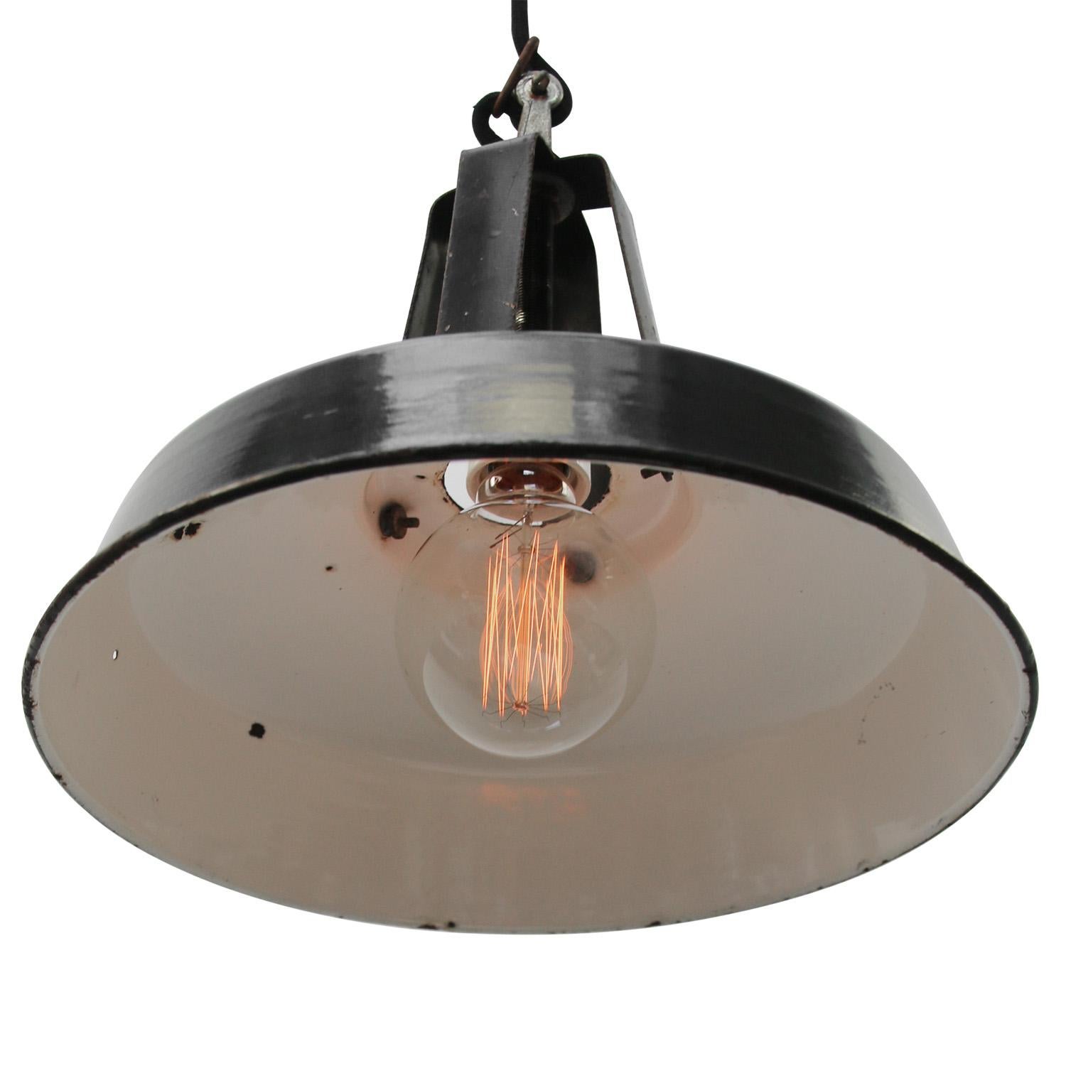 French Black Enamel Vintage Industrial Pendant Light In Good Condition For Sale In Amsterdam, NL
