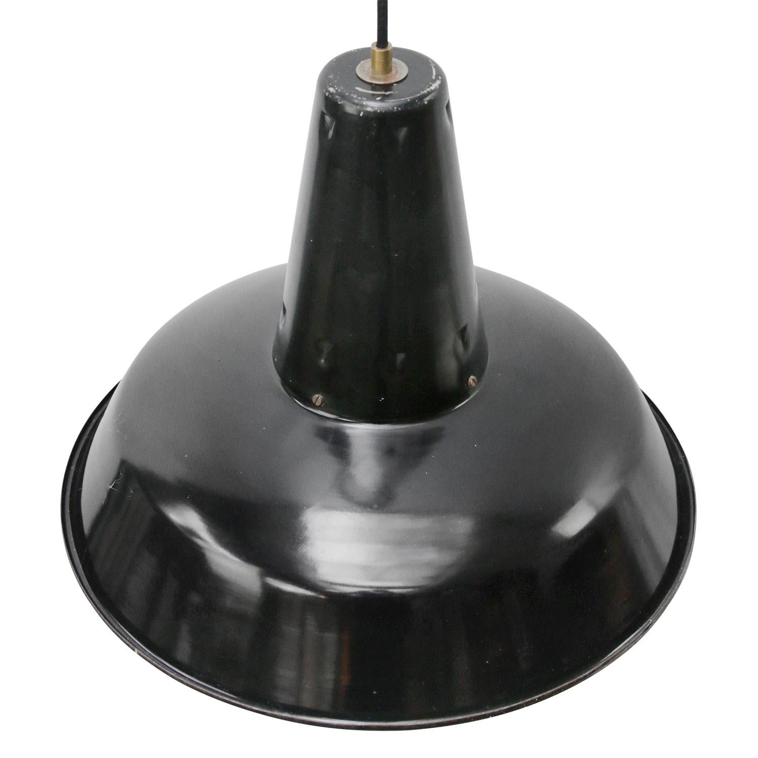 French factory light.
Black aluminium top with enamel shade.
White inside.

Weight: 1.50 kg / 3.3 lb

Priced per individual item. All lamps have been made suitable by international standards for incandescent light bulbs, energy-efficient and