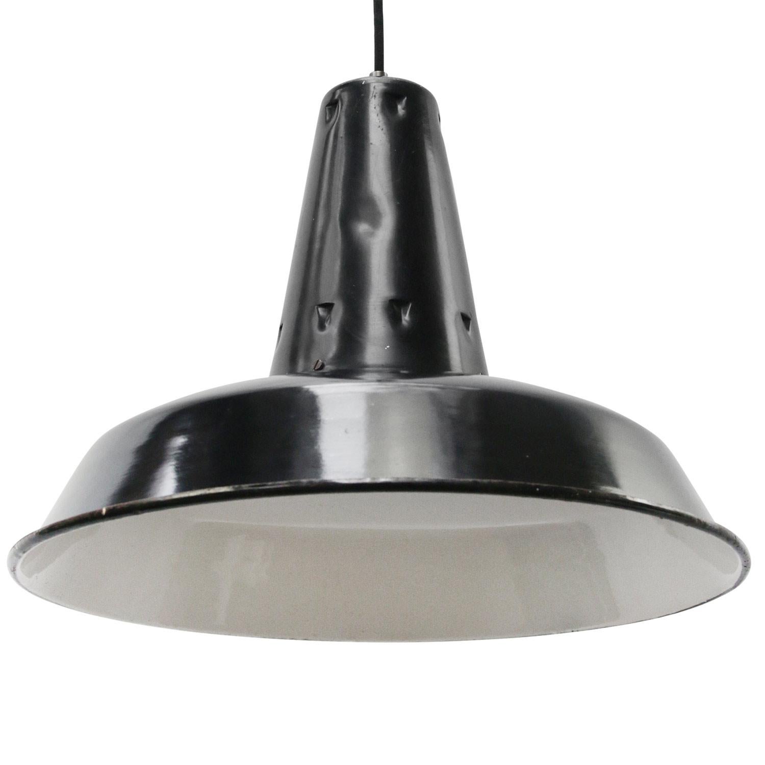 French Black Enamel Vintage Industrial Pendant Light In Good Condition For Sale In Amsterdam, NL