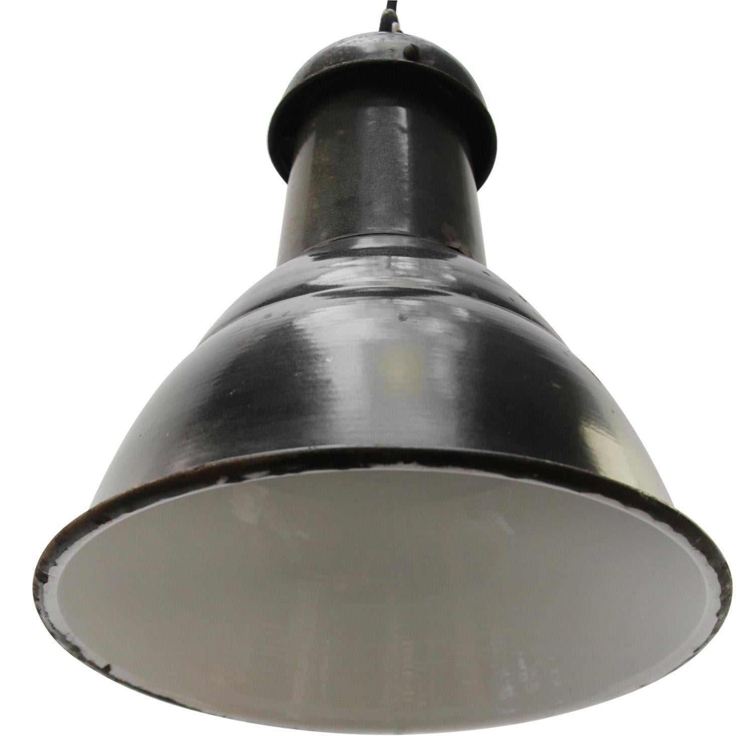 French Black Enamel Vintage Industrial Pendant Lights In Good Condition In Amsterdam, NL